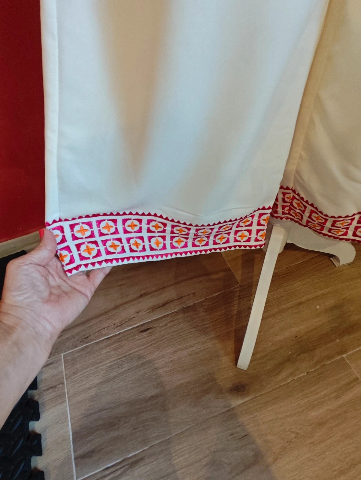 🌺Elegante pantalón culotte de color blanco/crudo, de corte amplio y fluido con bordados en bajos – Tantrend – taille L / 40 / 12 4