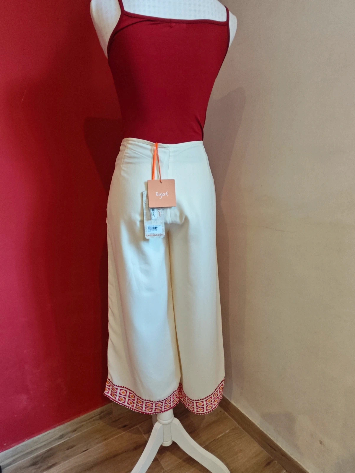 🌺Elegante pantalón culotte de color blanco/crudo, de corte amplio y fluido con bordados en bajos – Tantrend – taille L / 40 / 12 5