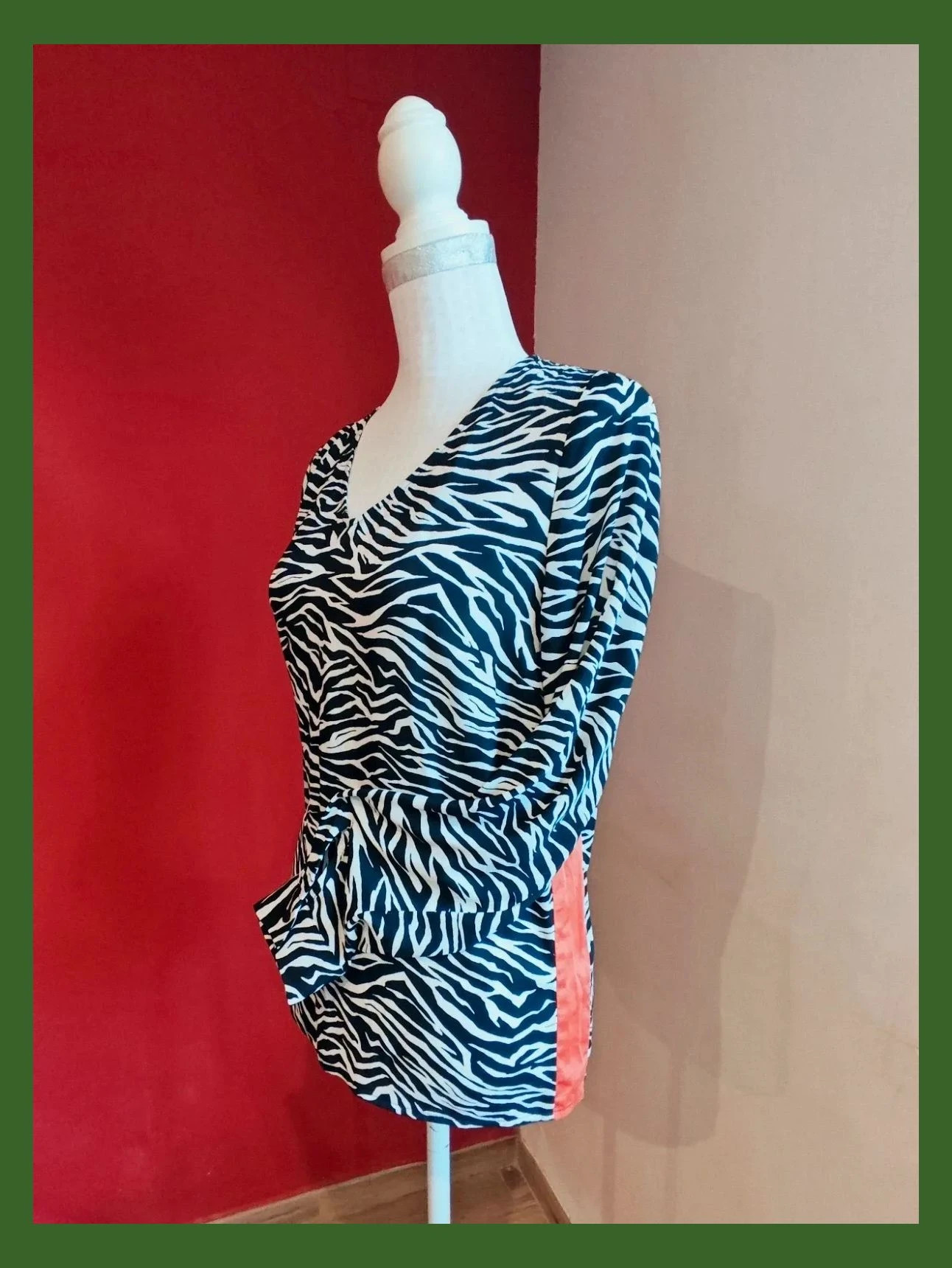 🌺 Bonita blusa estampado cebra blanco y negro y lateral rojo – Rick Cardona – taille XL / 42 / 14 2