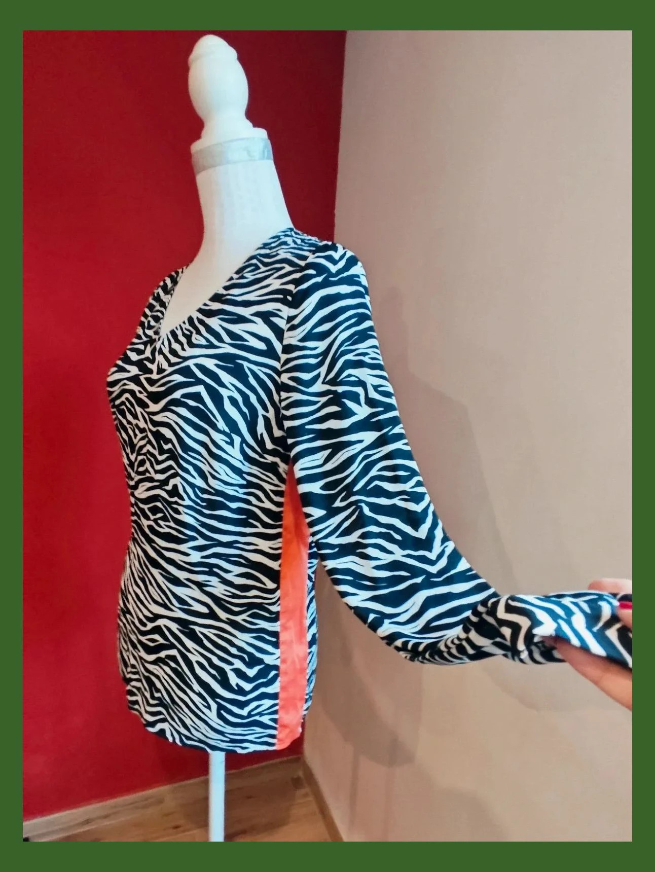 🌺 Bonita blusa estampado cebra blanco y negro y lateral rojo – Rick Cardona – taille XL / 42 / 14 3