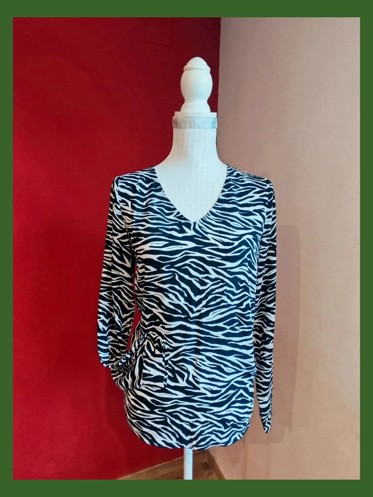 🌺 Bonita blusa estampado cebra blanco y negro y lateral rojo – Rick Cardona – taille XL / 42 / 14 4