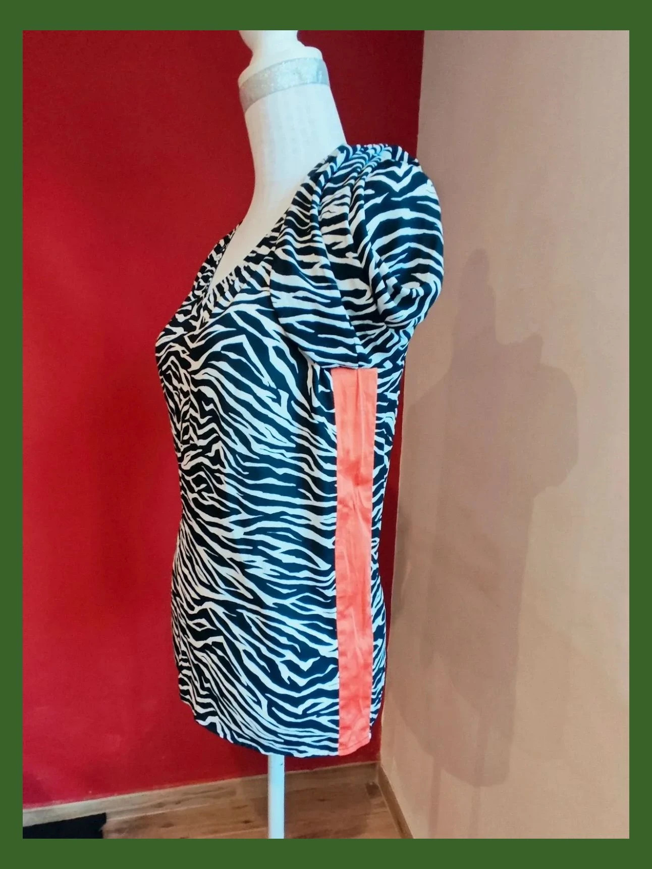 🌺 Bonita blusa estampado cebra blanco y negro y lateral rojo – Rick Cardona – taille XL / 42 / 14 5