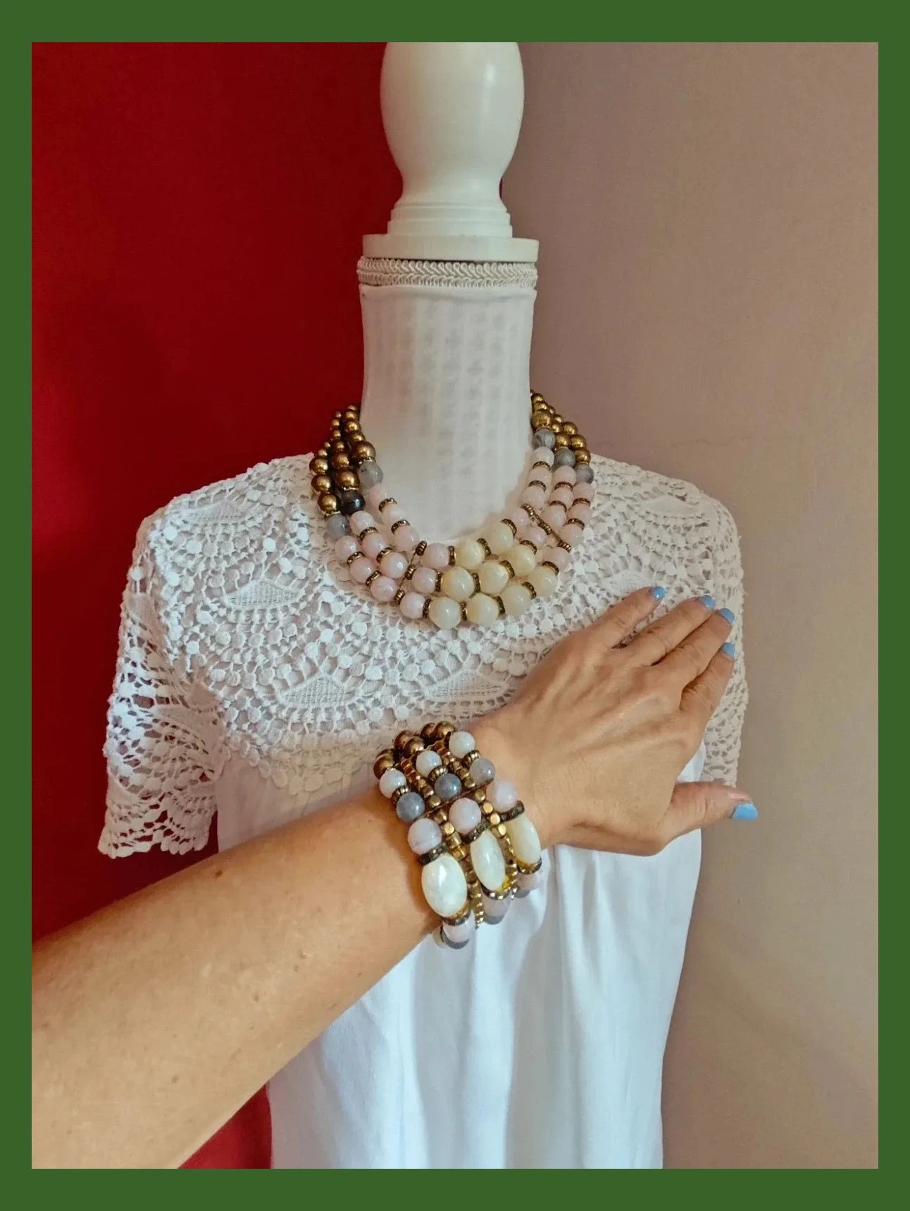 🌺 Preciosísimo conjunto de gargantilla y pulsera con tres vueltas