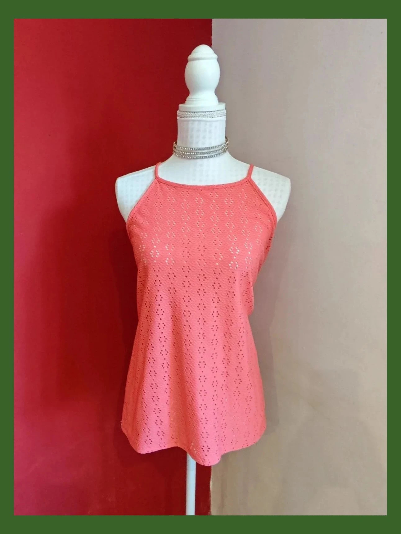 🌺Precioso top tono coral de tirantes cuello halter y tejido calado