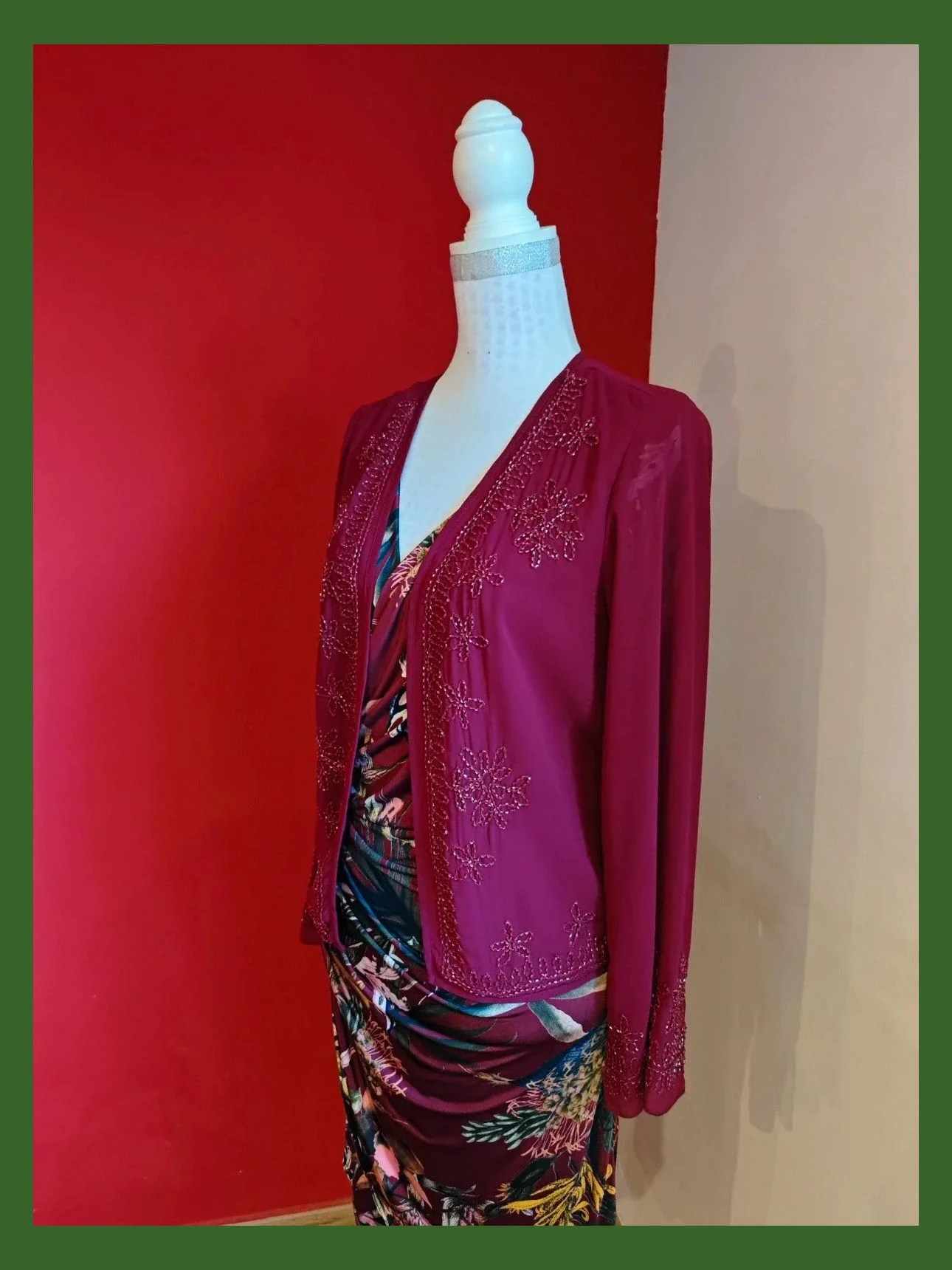 🌺 Bonita chaqueta de gasa granate con abalorios en bordes – Top Queens – taille L / 40 / 12 3