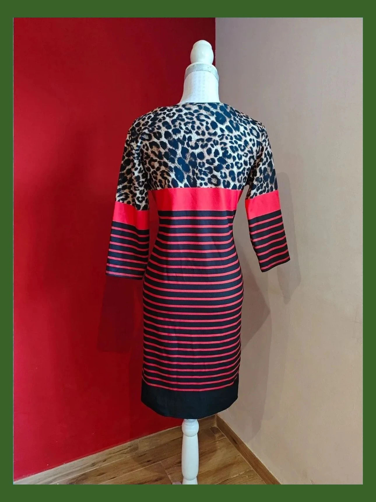 🌺 Vestido entallado con rayas rojo y negro y arriba estampado animal print – MustHaves By Elja – taille XL / 42 / 14 4