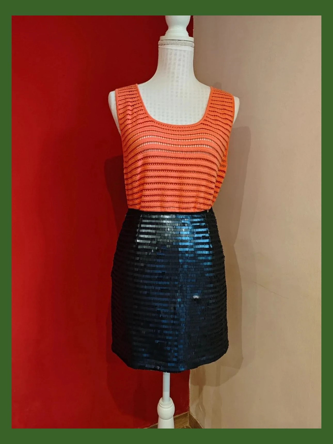 🌺 Exclusiva minifalda de gasa color navy, casi negro, cubierta totalmente de pailettes