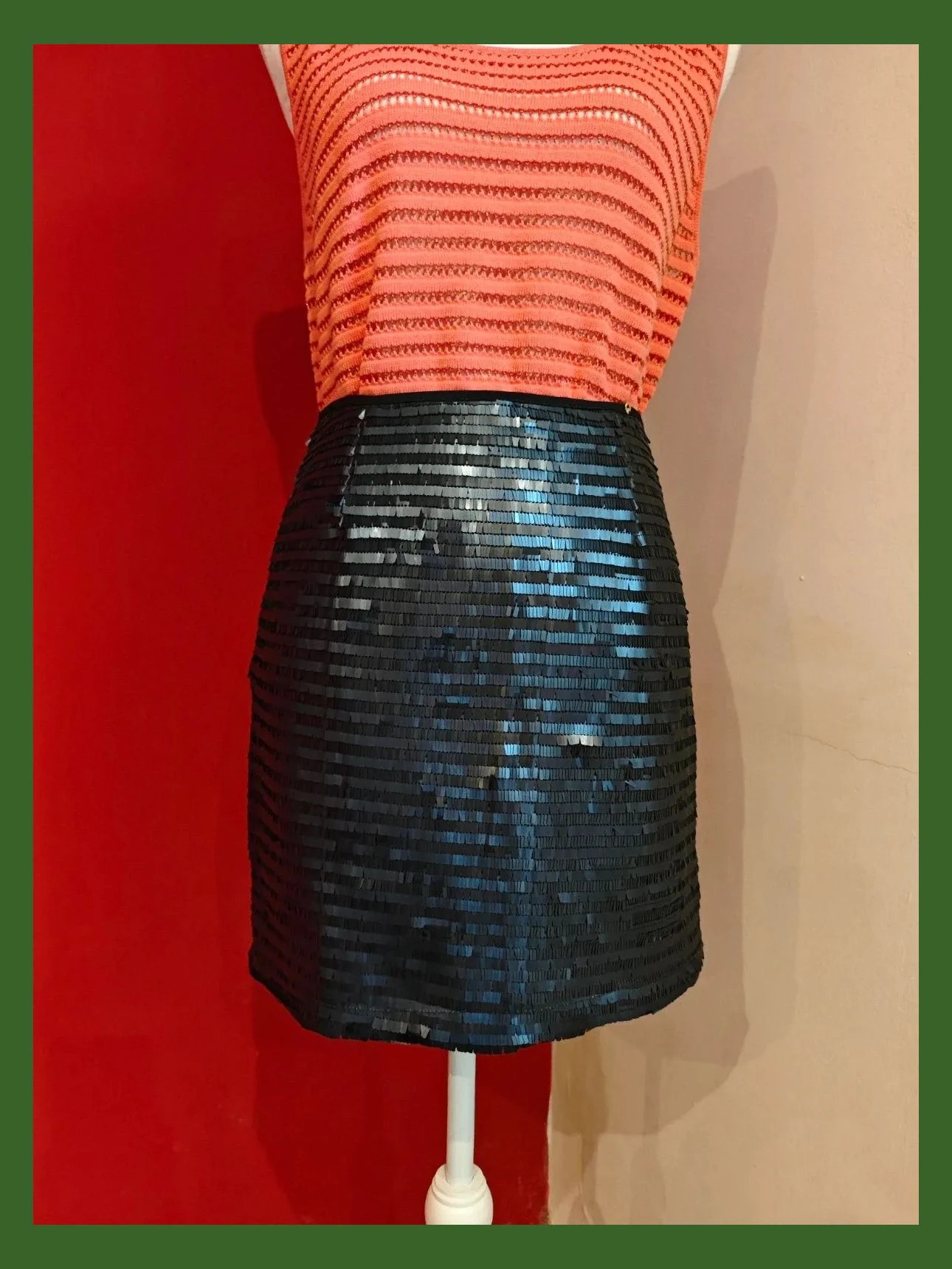 🌺 Exclusiva minifalda de gasa color navy, casi negro, cubierta totalmente de pailettes – Amenapih – taille M / 38 / 10 2