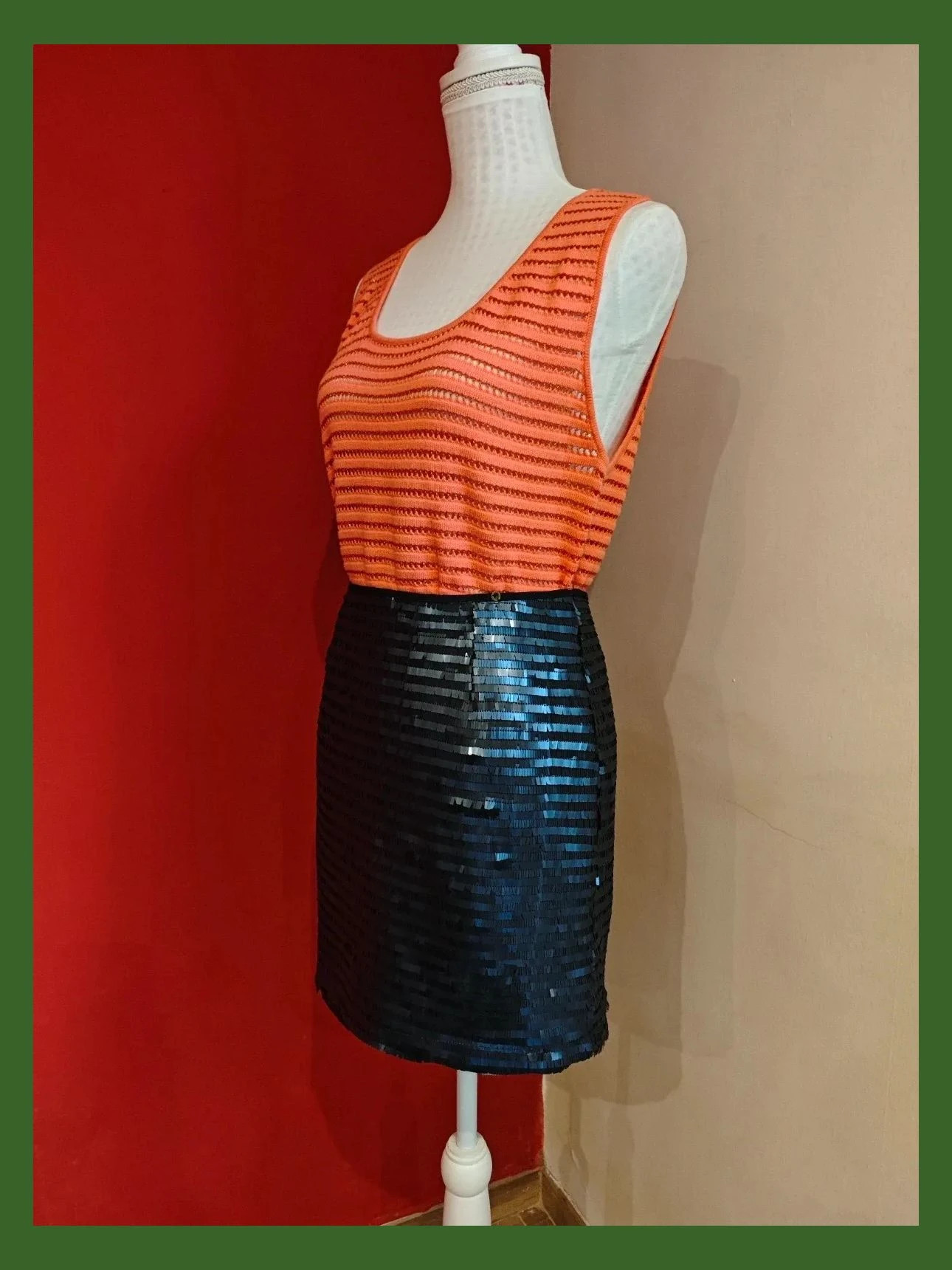 🌺 Exclusiva minifalda de gasa color navy, casi negro, cubierta totalmente de pailettes – Amenapih – taille M / 38 / 10 3