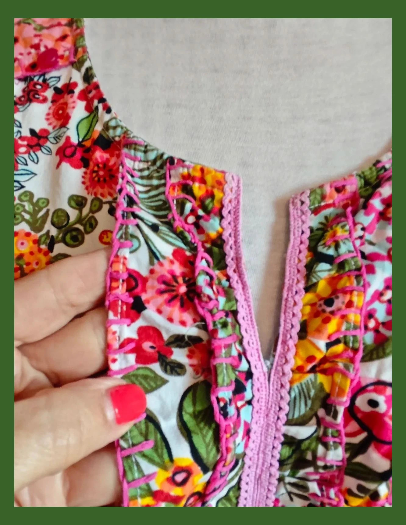 🌺 Bonito vestido de algodón estampado floral con volantes delante y cinta de crochet rosa – Tonala – taille XL / 42 / 14 5