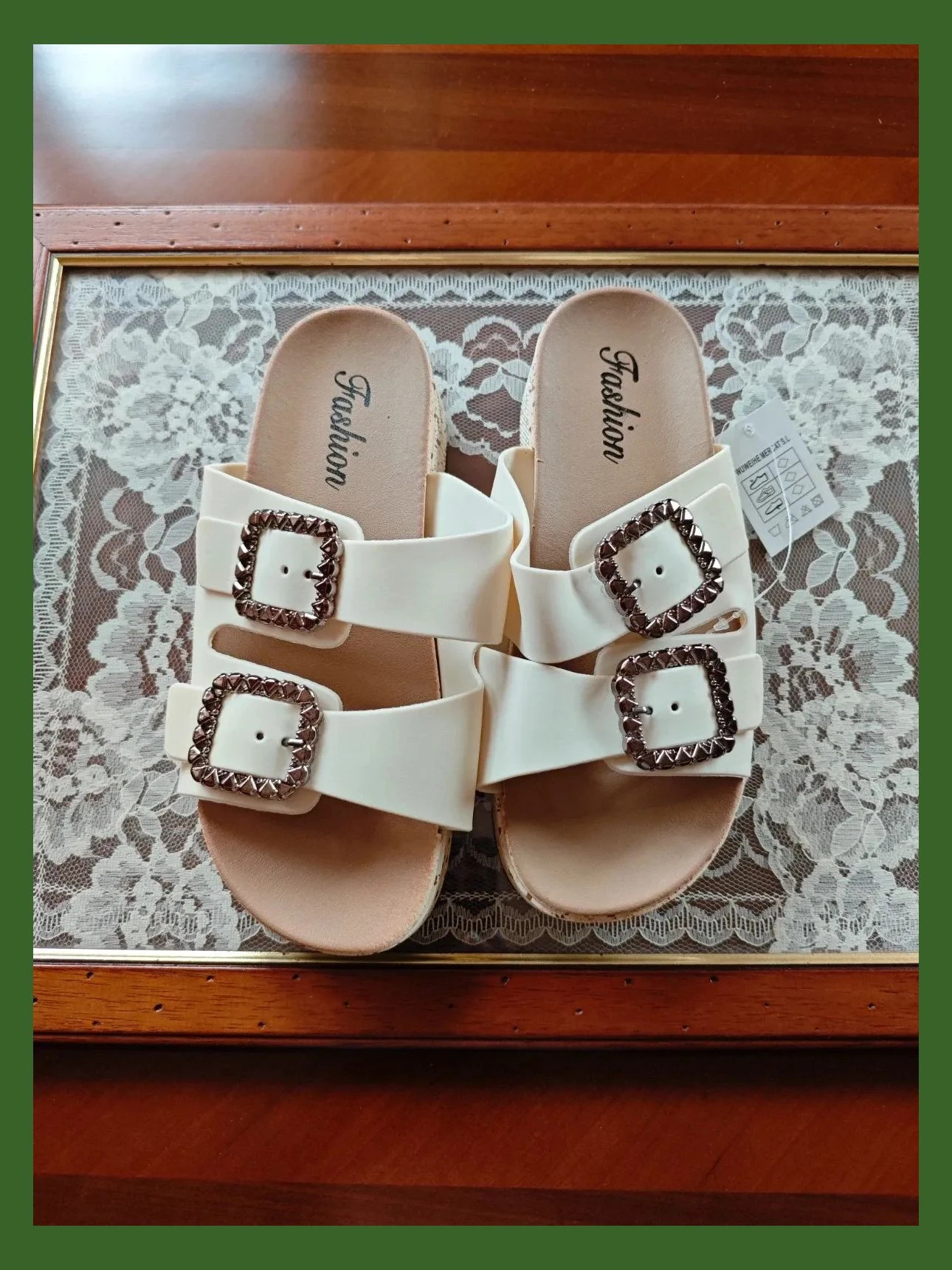 🌺 Comodísimas sandalias tono crema con doble tira ajustable y hebillas decorativas en tono plateado – Fashion – taille 38 4