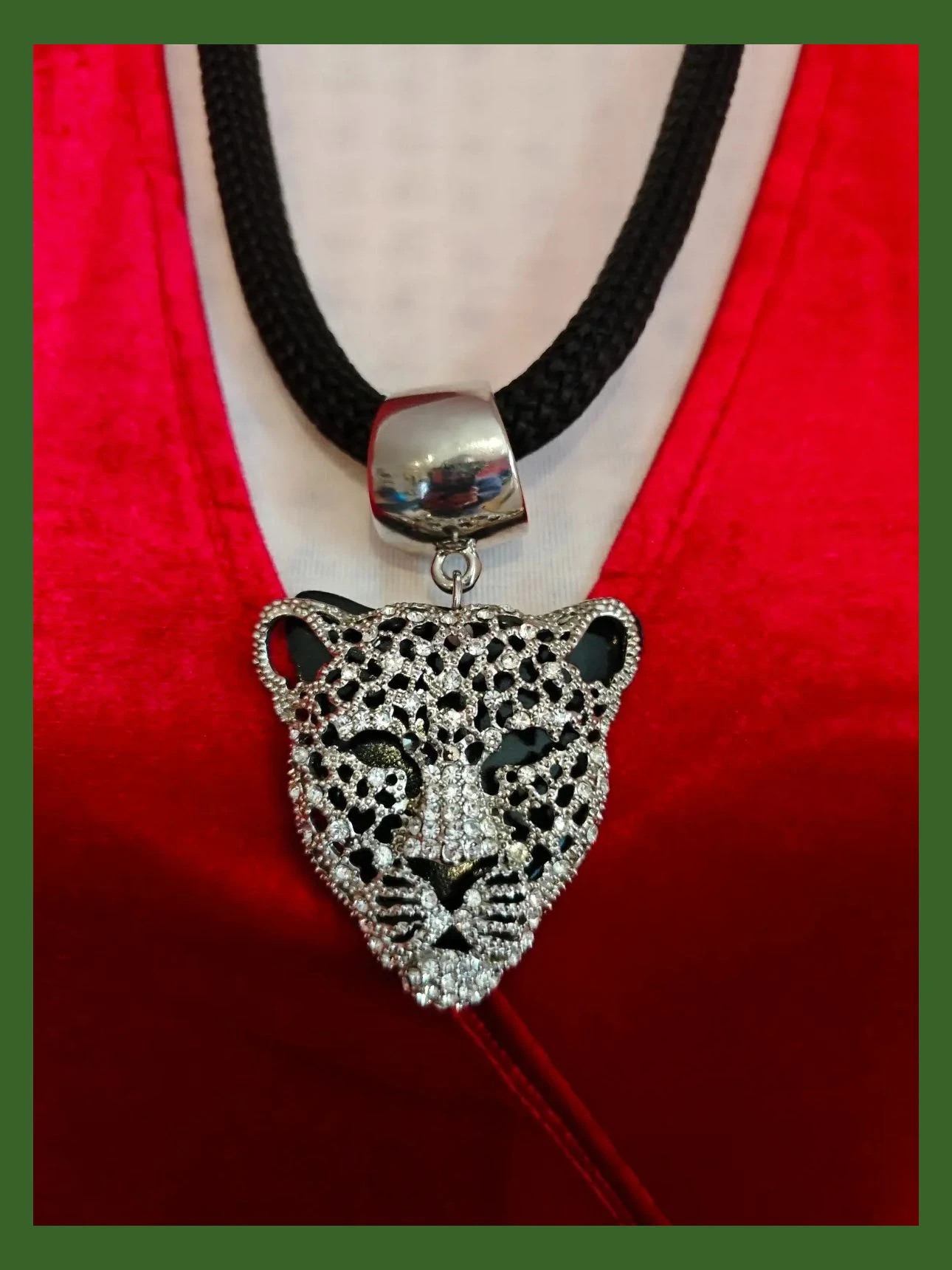 🌺 Colgante cabeza de tigre plateada con brillantes – Vintage 2