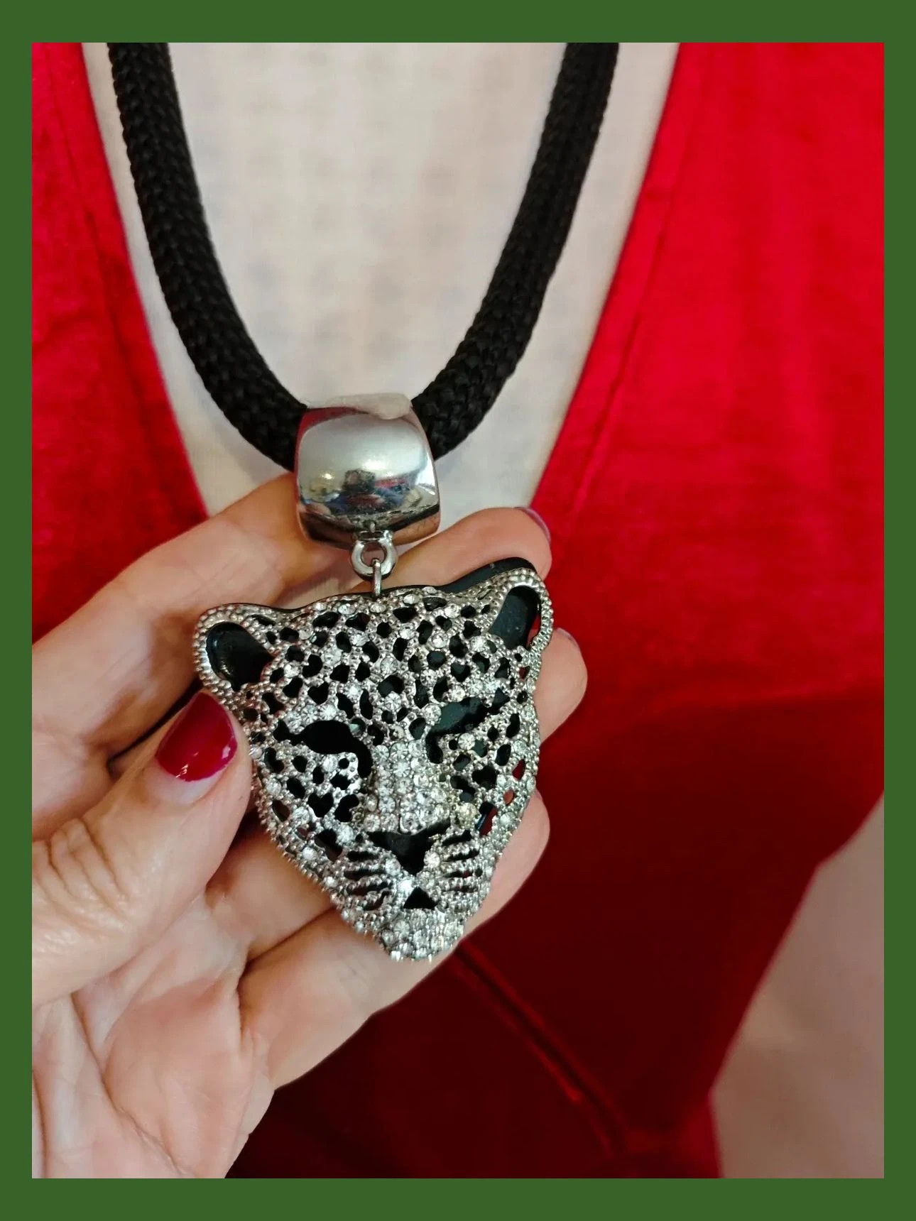 🌺 Colgante cabeza de tigre plateada con brillantes – Vintage 3