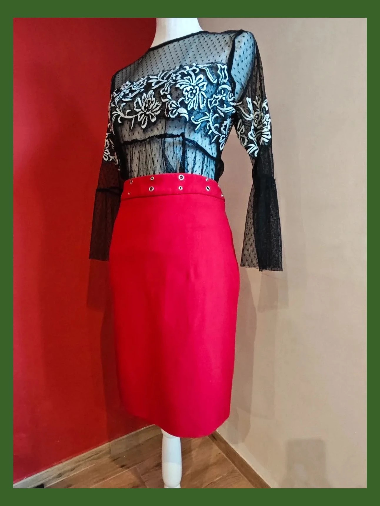 🌺Falda roja con remaches plateados en cintura – El Corte Inglés – taille XL / 42 / 14 2