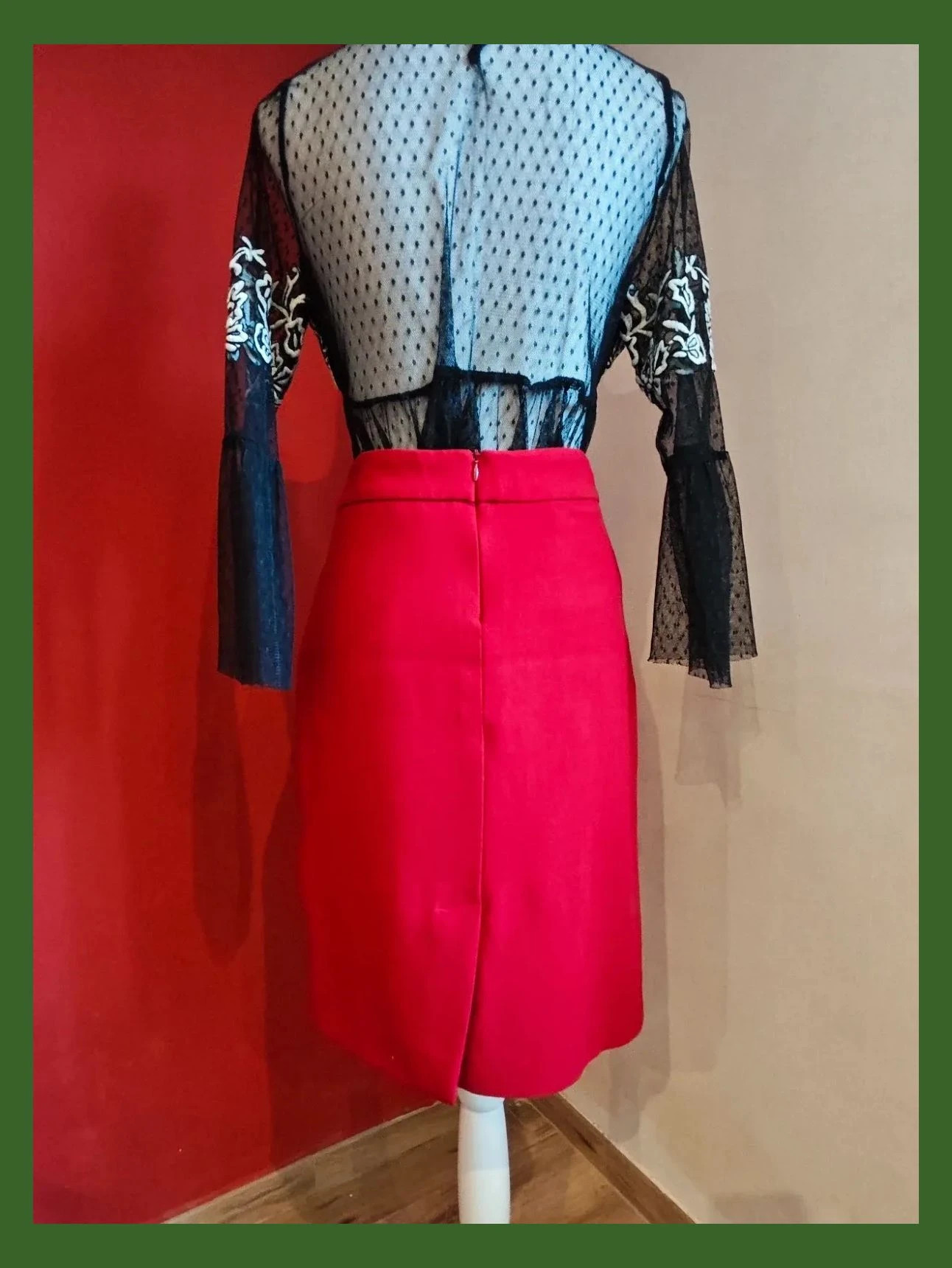 🌺Falda roja con remaches plateados en cintura – El Corte Inglés – taille XL / 42 / 14 5