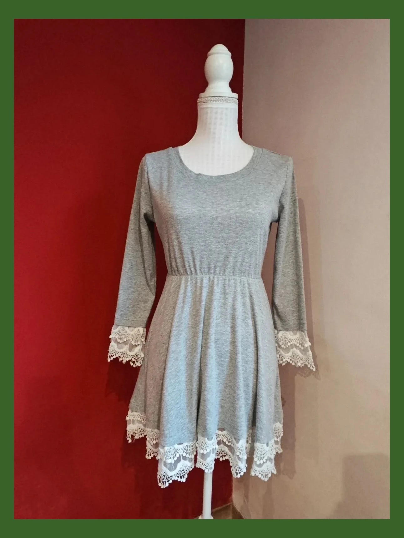 🌺 Vestido de punto camiseta de algodón gris con crochet blanco en puños y bajo
