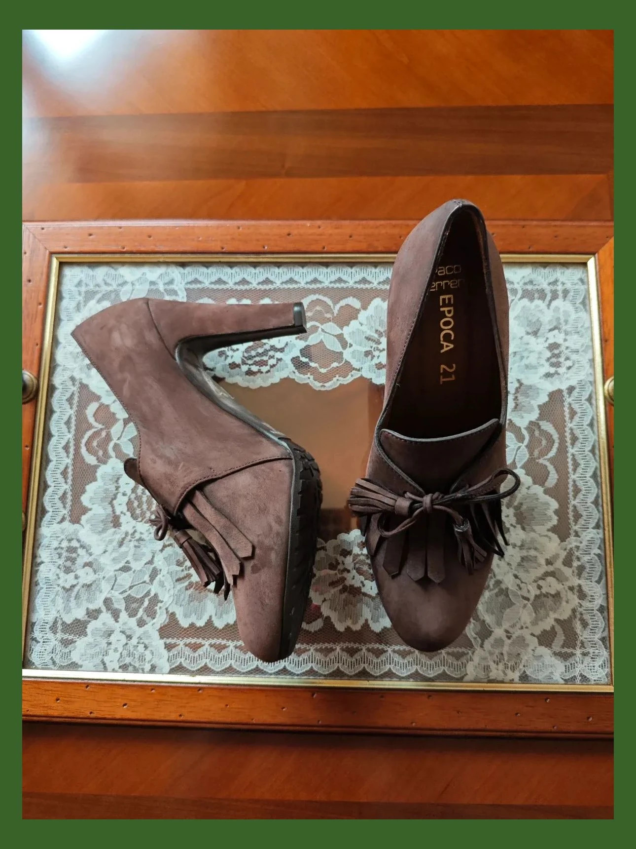 🌺Bonitos y cómodos zapatos de piel marrón con solapa de flecos y lazo, de Paco Herrero