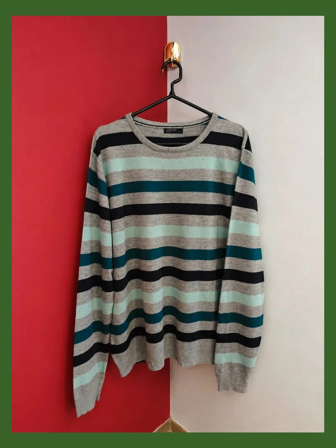 🌺 Jersey de cuello redondo con franjas grises, negras y tonos verdes