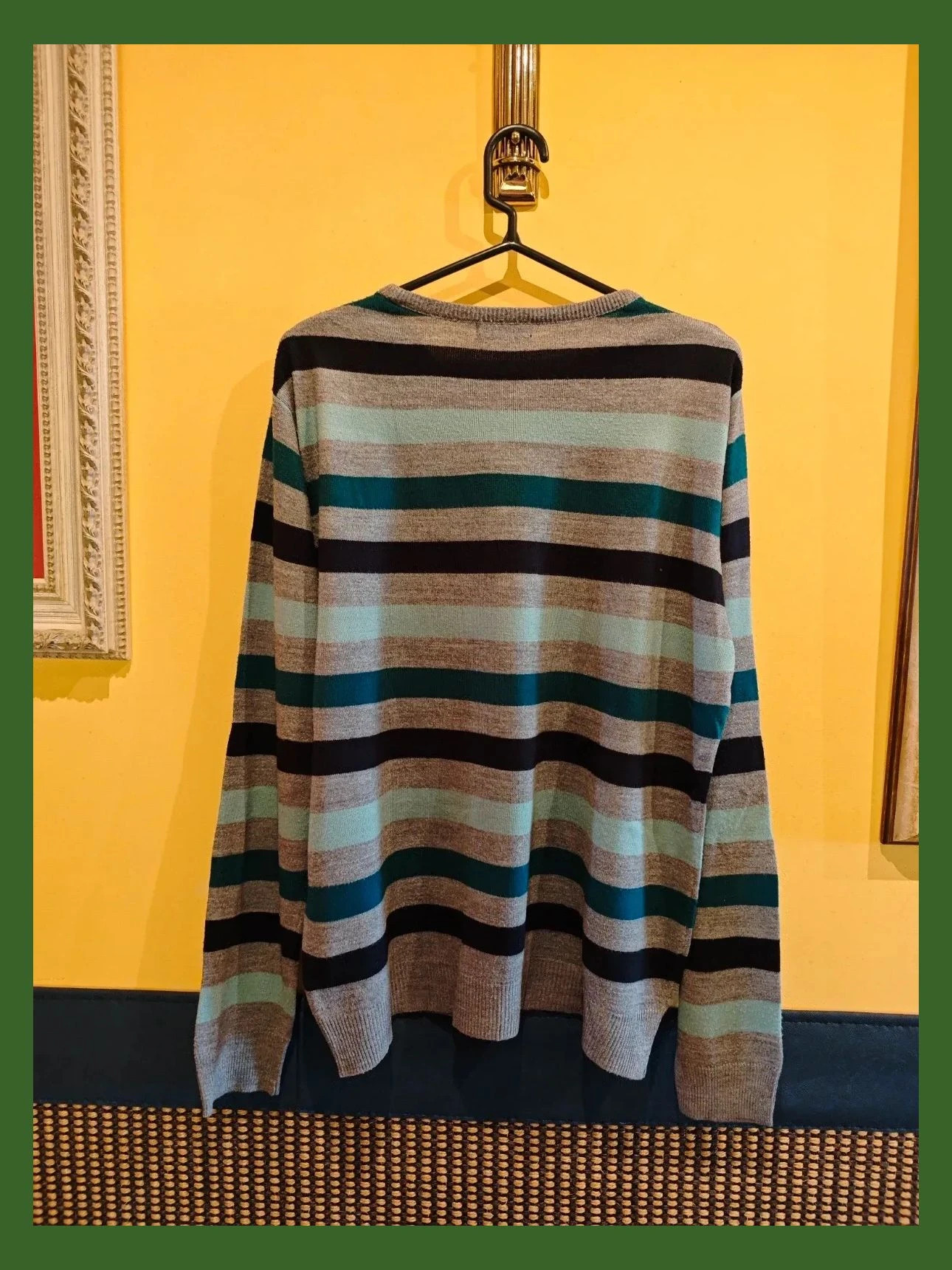🌺 Jersey de cuello redondo con franjas grises, negras y tonos verdes – Cedar Wood State – taille XL 4