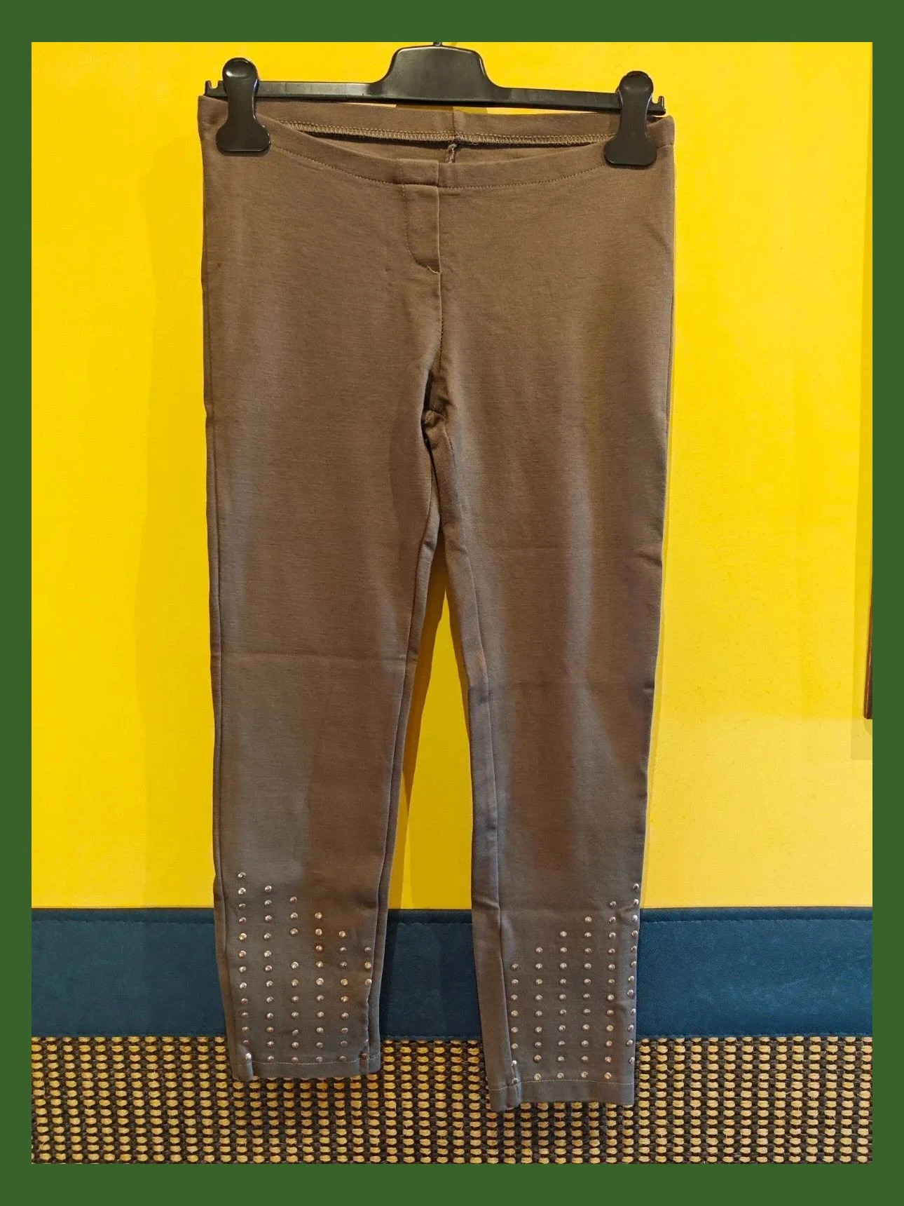 🌺 Cómodos leggins tono gris con círculos dorados en los bajos – taille XL / 42 / 14 2