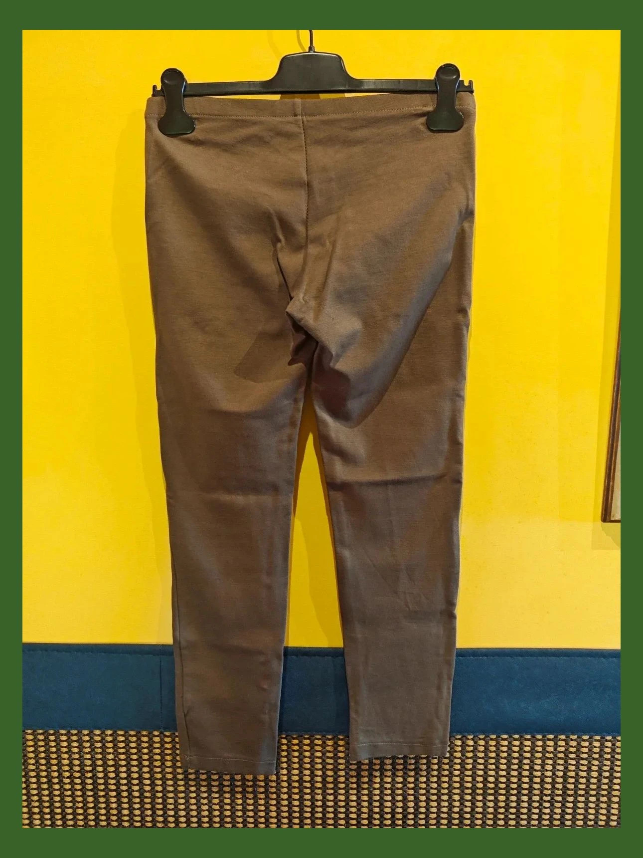 🌺 Cómodos leggins tono gris con círculos dorados en los bajos – taille XL / 42 / 14 4