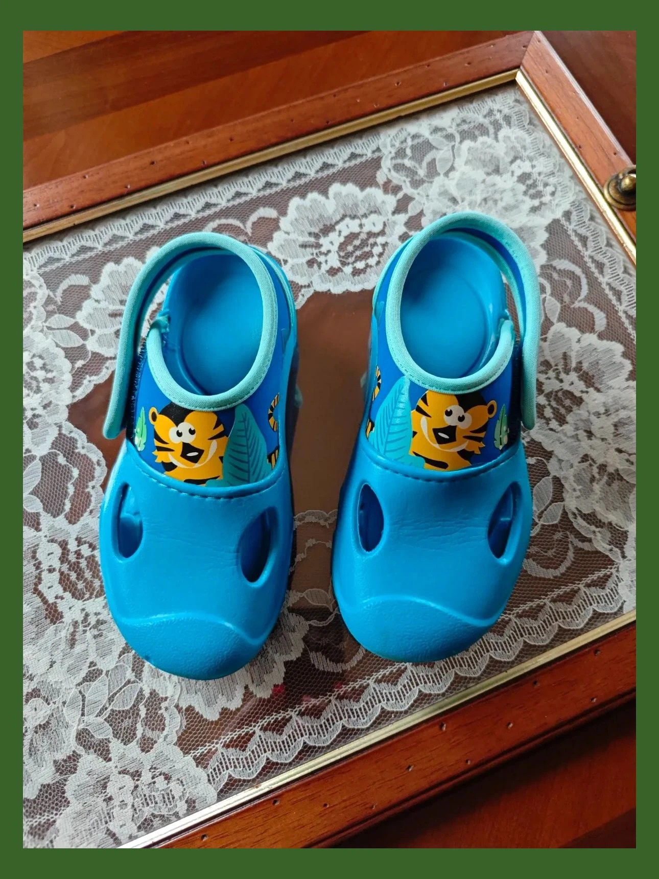 🌺 Chanclas de baño azules con dibujo infantil – taille 28 2