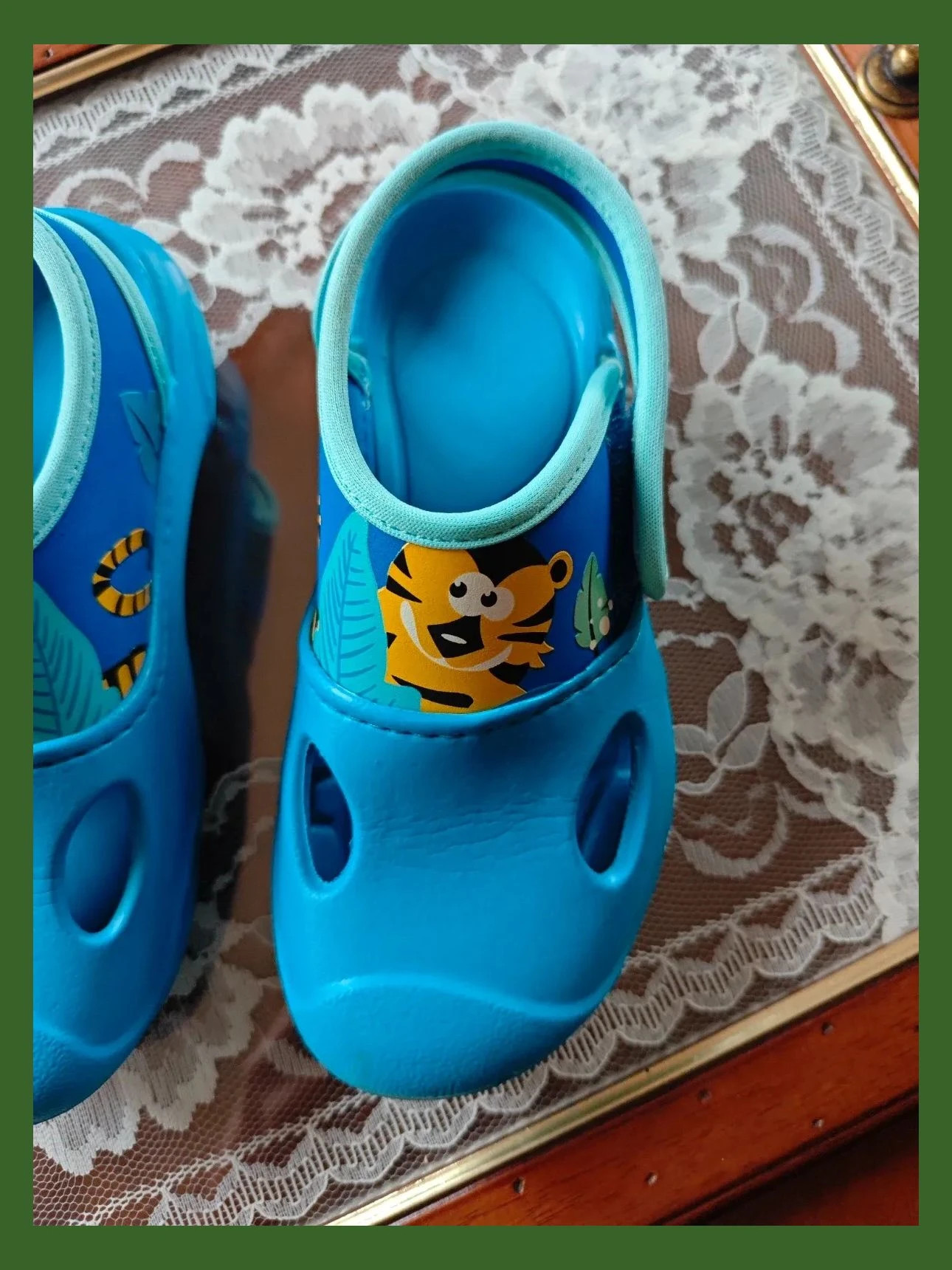🌺 Chanclas de baño azules con dibujo infantil – taille 28 4