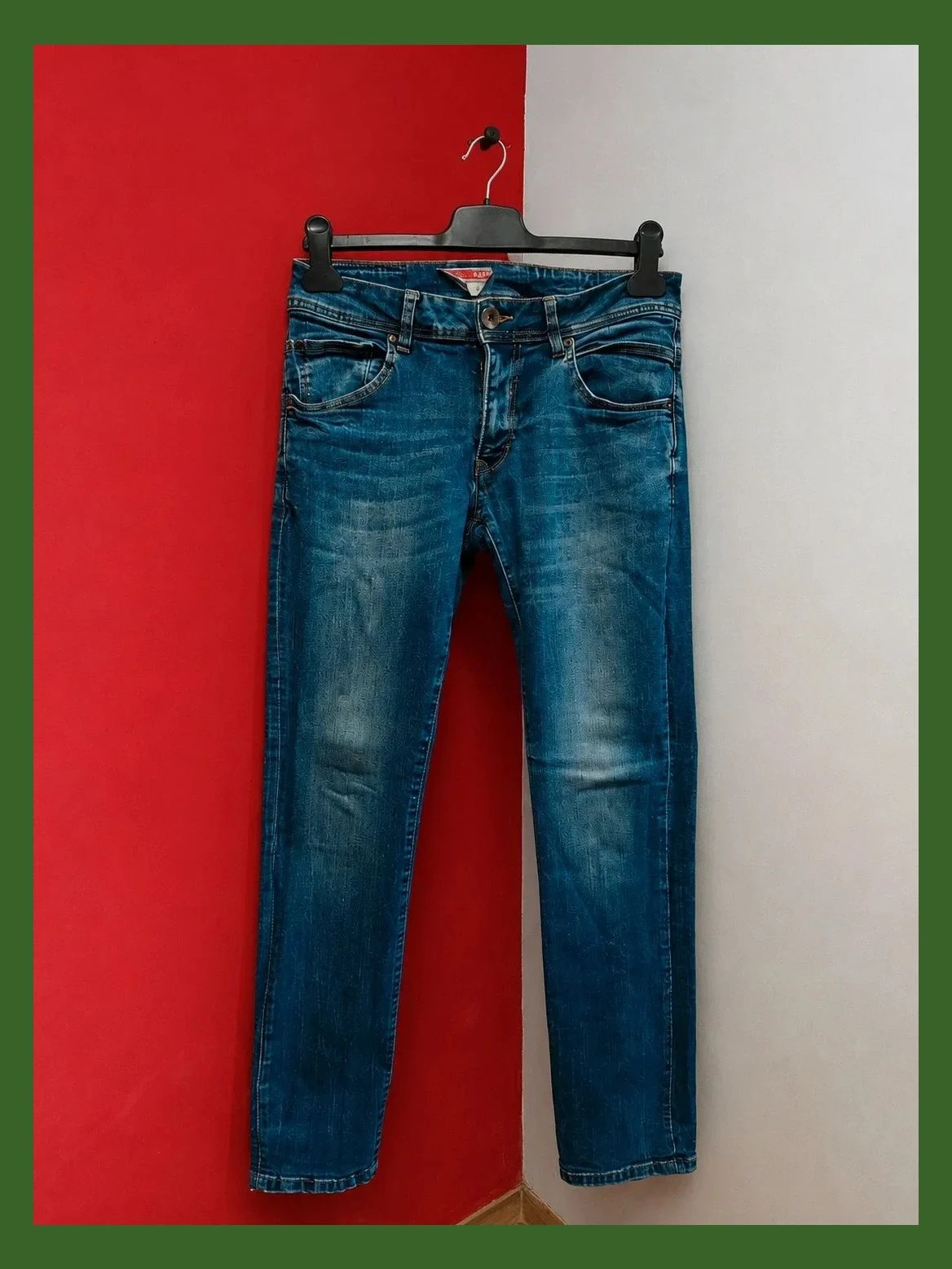 🌺 Pantalón vaquero fit slim efecto deslavado
