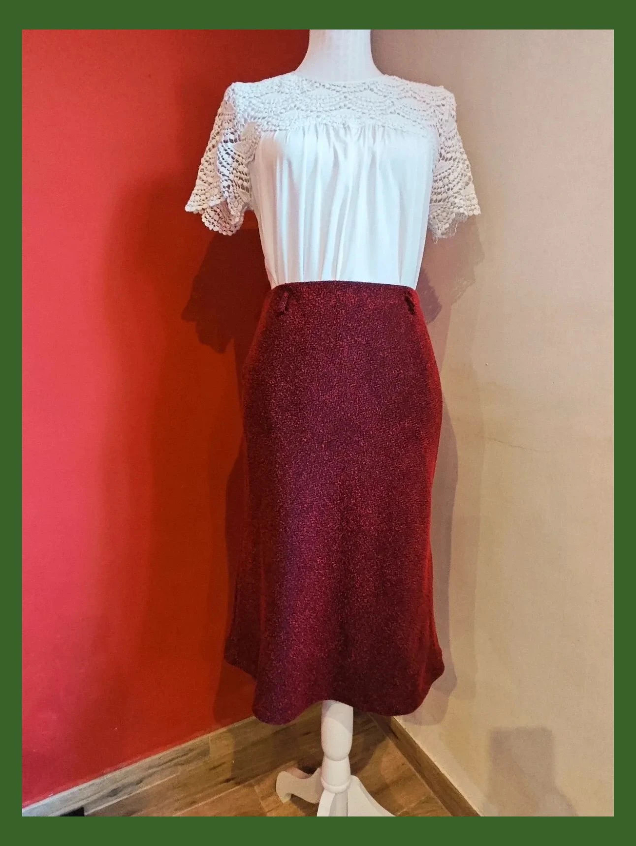 🌺Estilosa falda con jaspeado rojo y negro