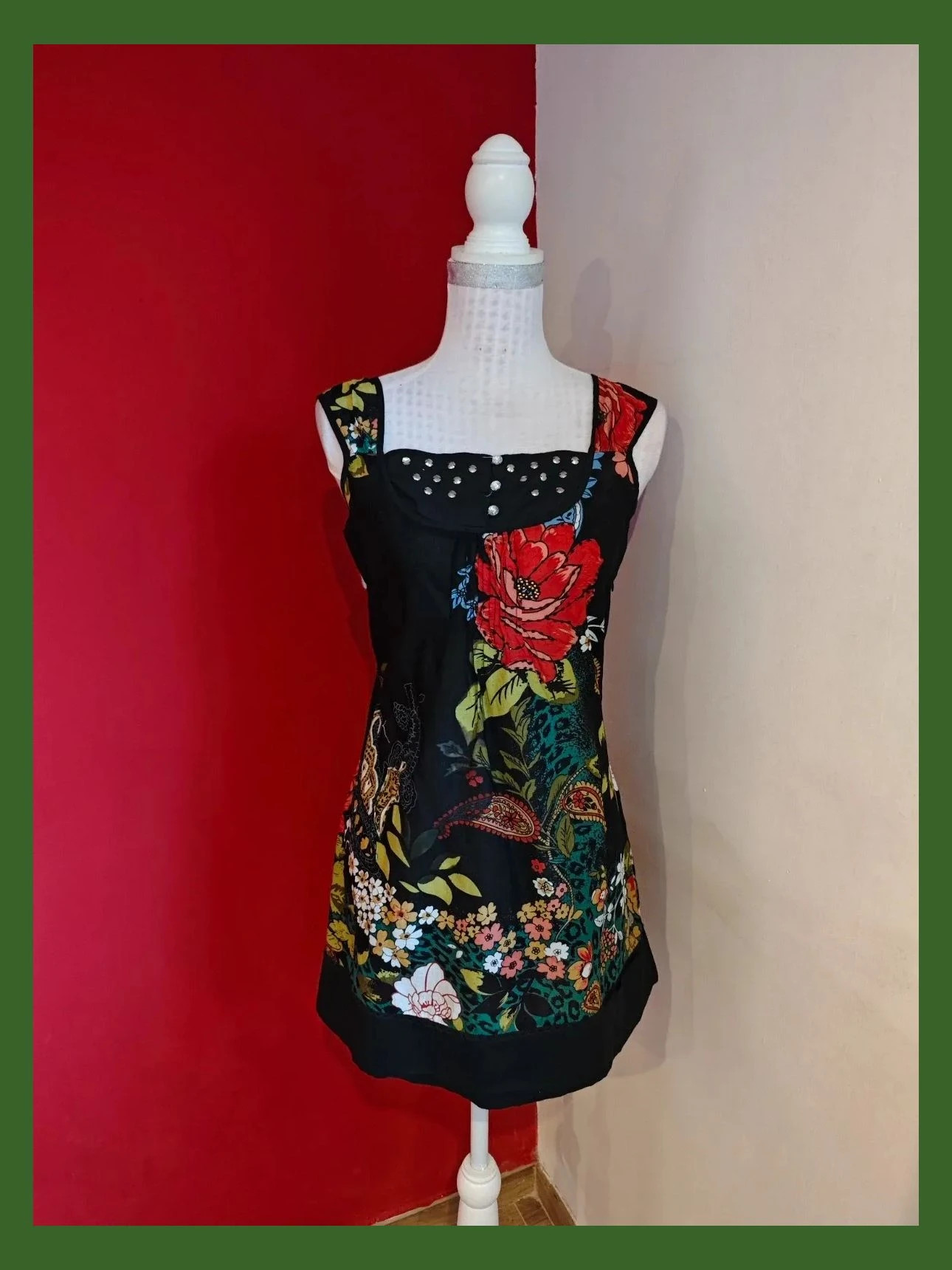 🌺Vestido mini de algodón negro con estampado floral multicolor, con abalorios cosidos, talla M – BbG – taille M / 38 / 10