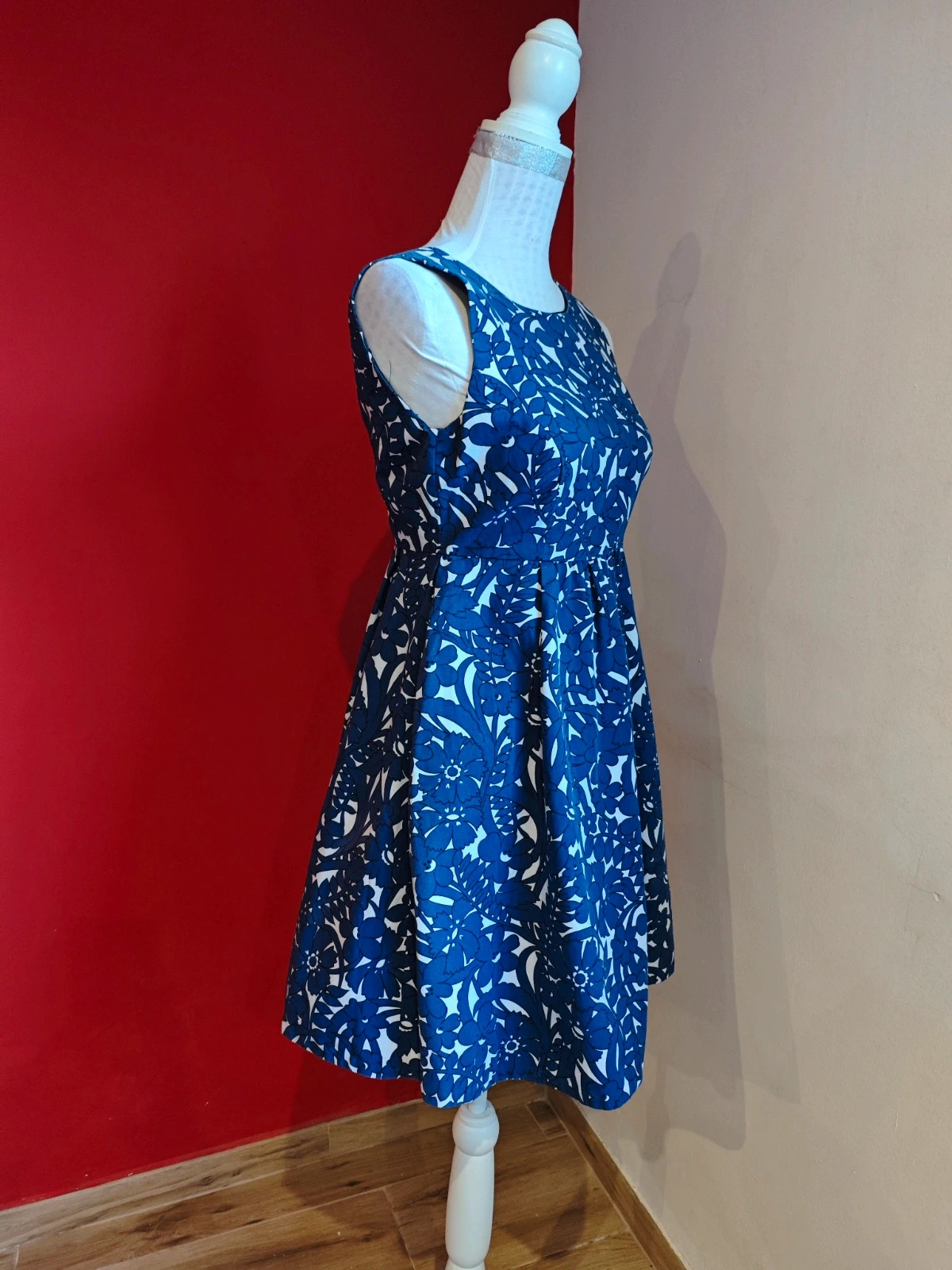 🌺Vestido estampado floral azul marino y blanco, falda con vuelo, talla XS, de Zara – Zara – taille XS / 34 / 6 2