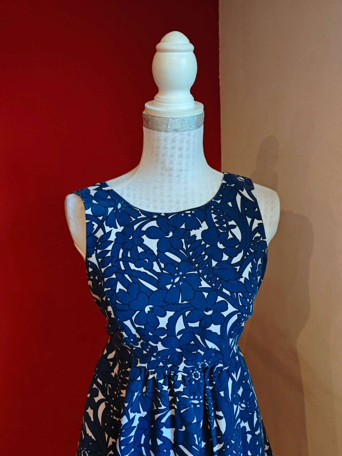 🌺Vestido estampado floral azul marino y blanco, falda con vuelo, talla XS, de Zara – Zara – taille XS / 34 / 6 3