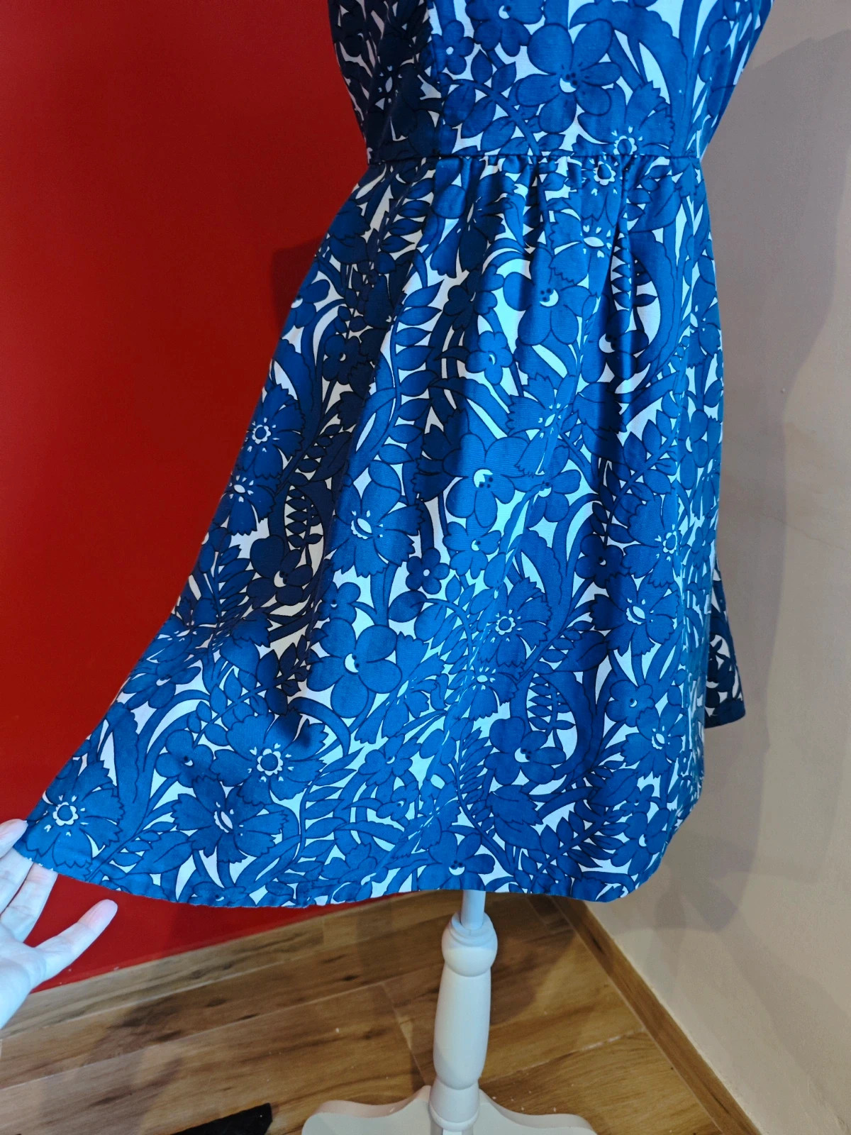 🌺Vestido estampado floral azul marino y blanco, falda con vuelo, talla XS, de Zara – Zara – taille XS / 34 / 6 4