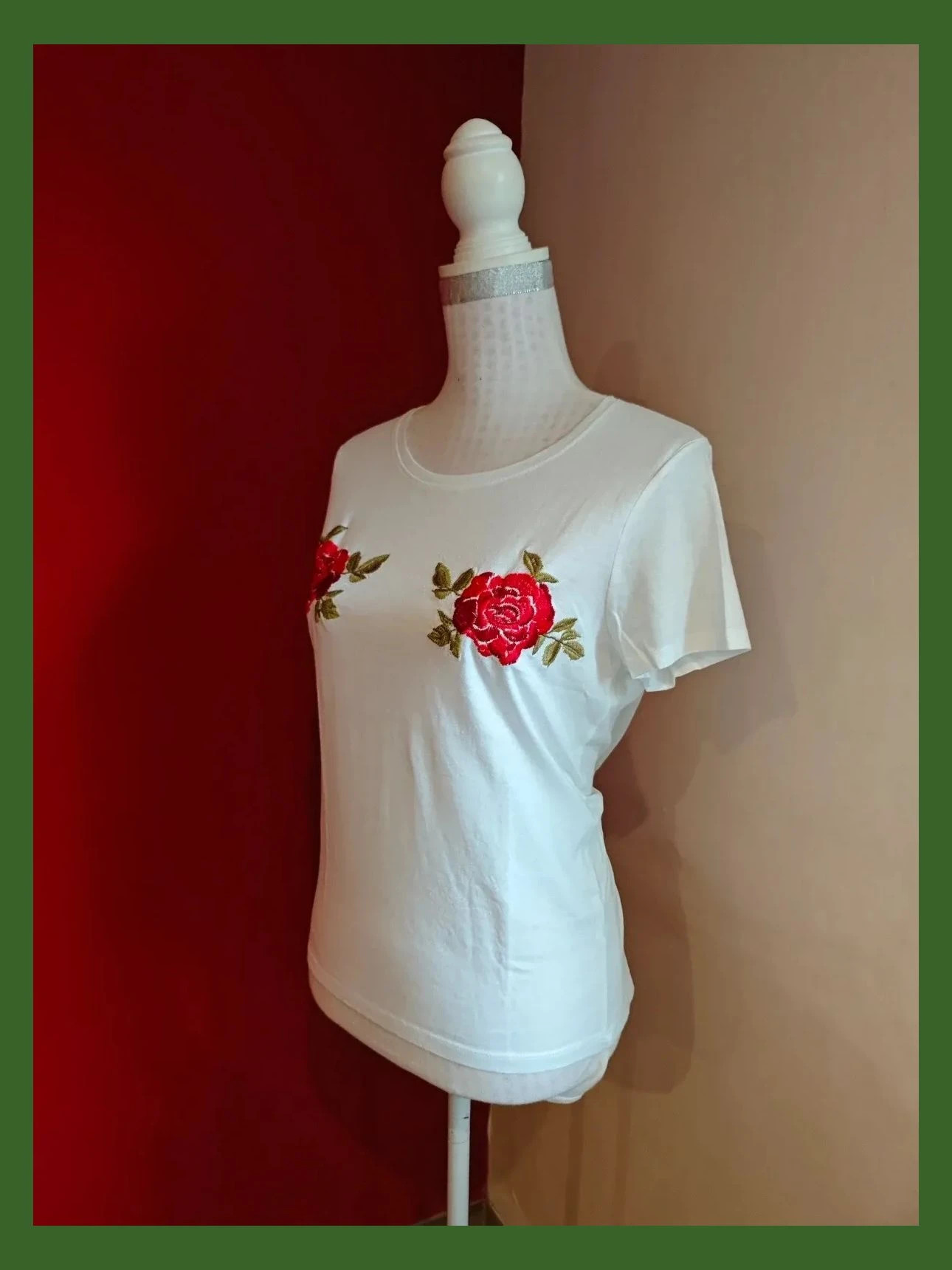 🌺Camiseta blanca con rosas bordadas en el pecho. Talla M – Pinkie – taille M / 38 / 10 2
