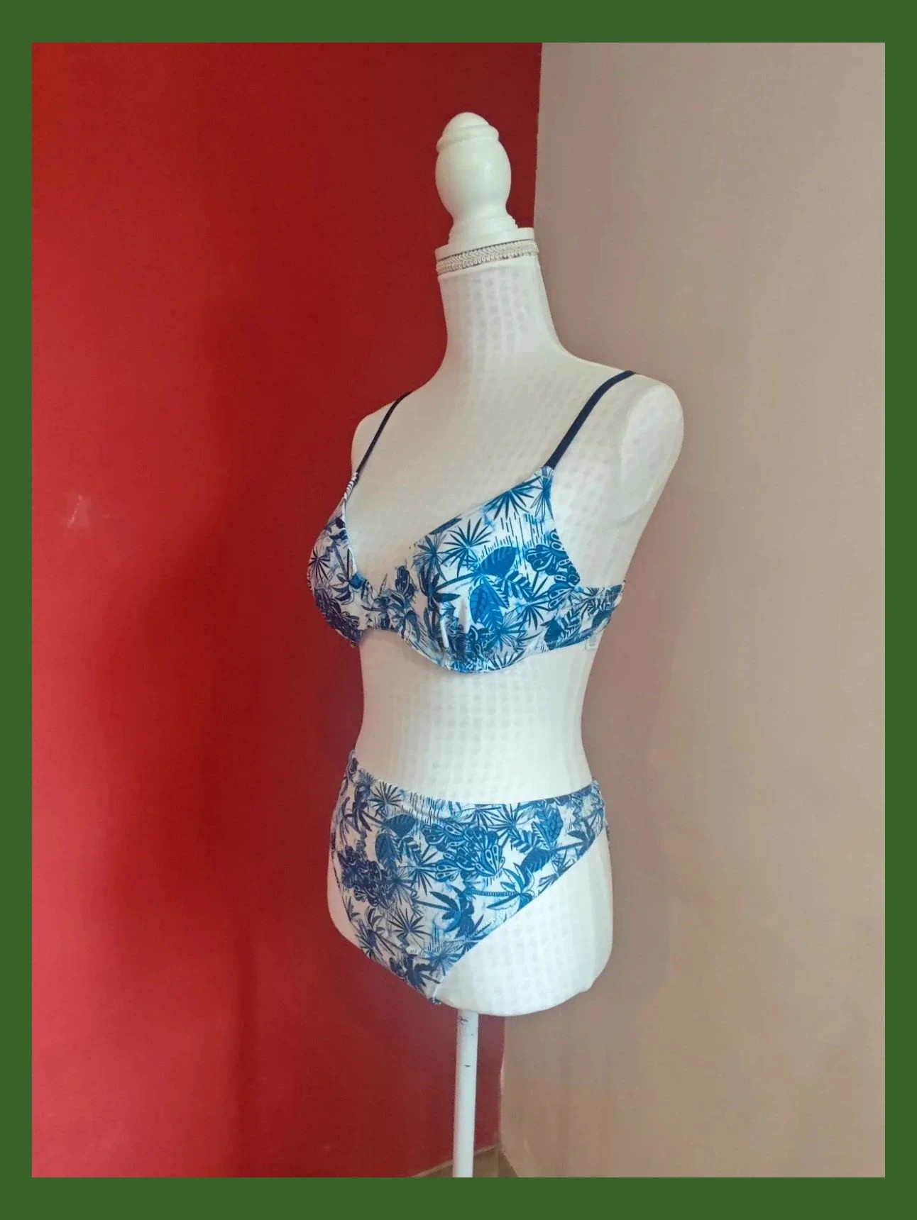 🌺 Bikini blanco con estampado floral tonos azules – Colours of the World – taille XL / 42 / 14 2