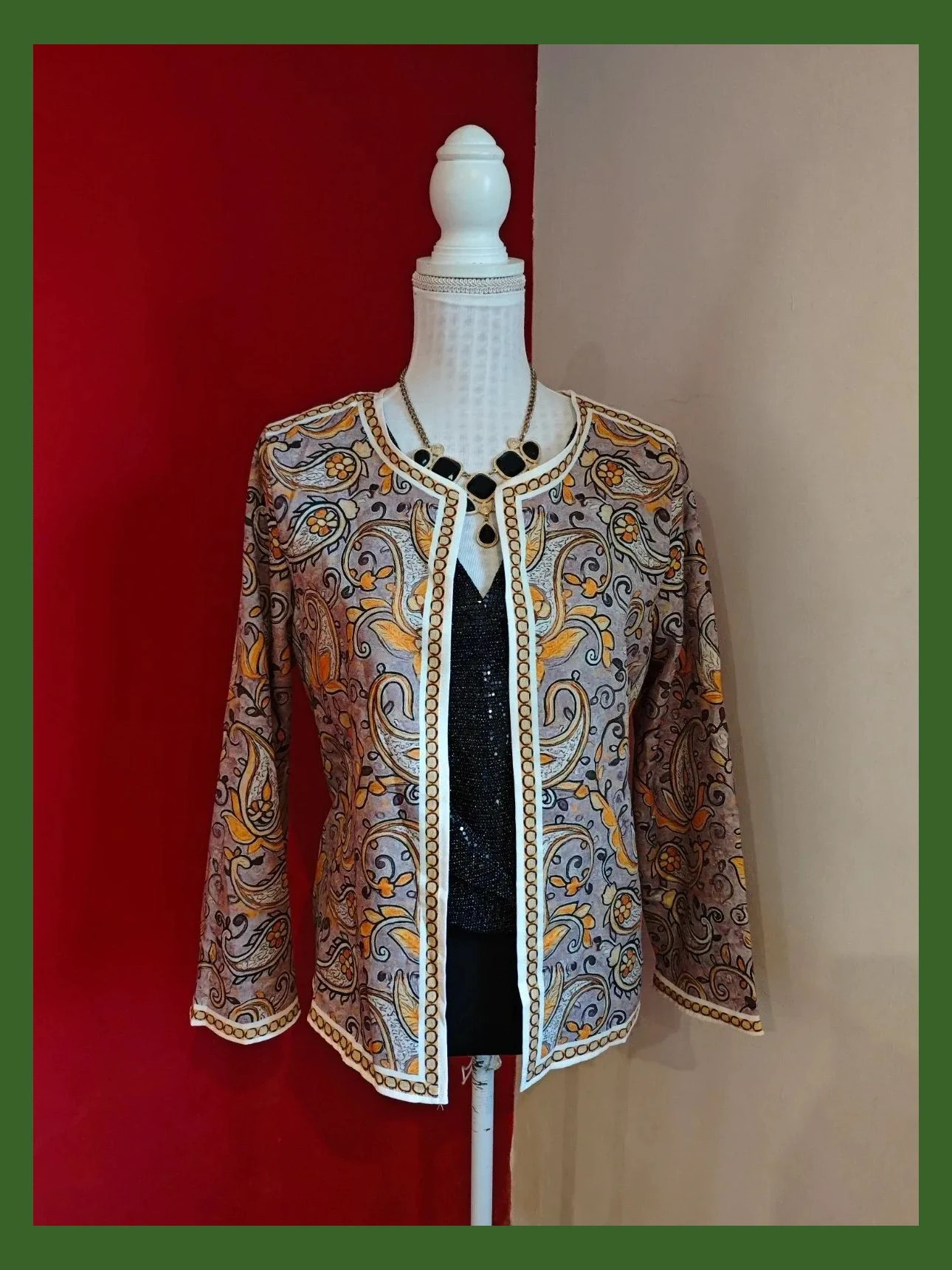 🌺 Bonita blazer de tela fina con estampado floral tonos tierra