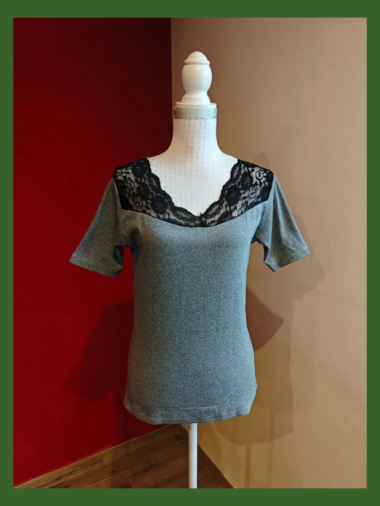 🌺 Original camiseta gris con blonda negra en hombros y espalda superior abierta – ME & YOU – taille L / 40 / 12 2