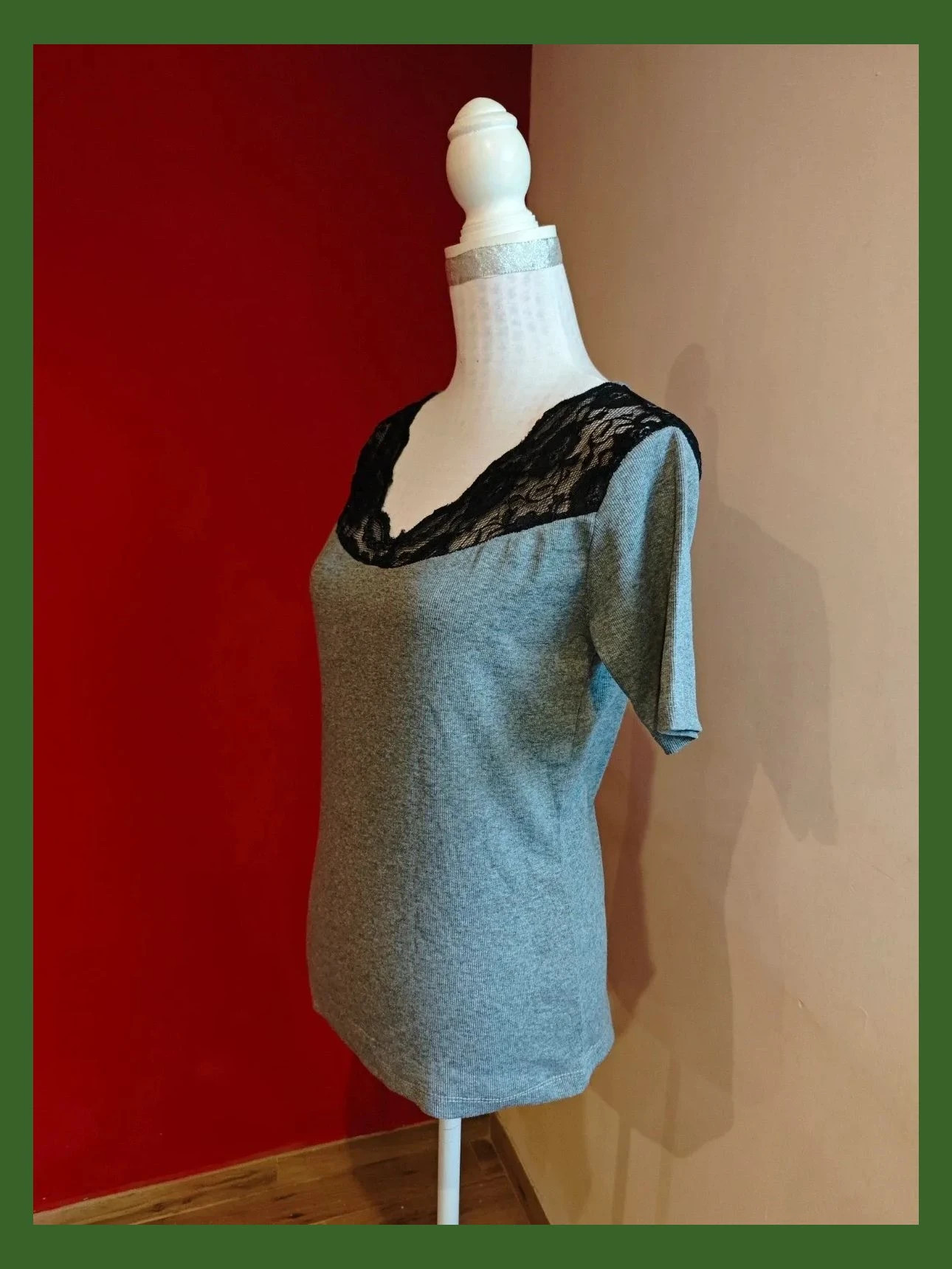 🌺 Original camiseta gris con blonda negra en hombros y espalda superior abierta – ME & YOU – taille L / 40 / 12 3