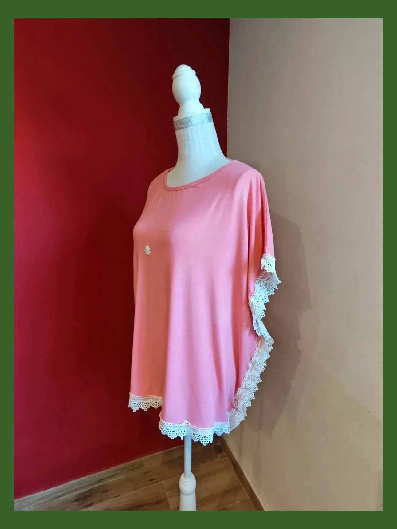 🌺Camisola oversize rosa con crochet blanco en bordes y detalle de margaritas – taille Taille unique 2