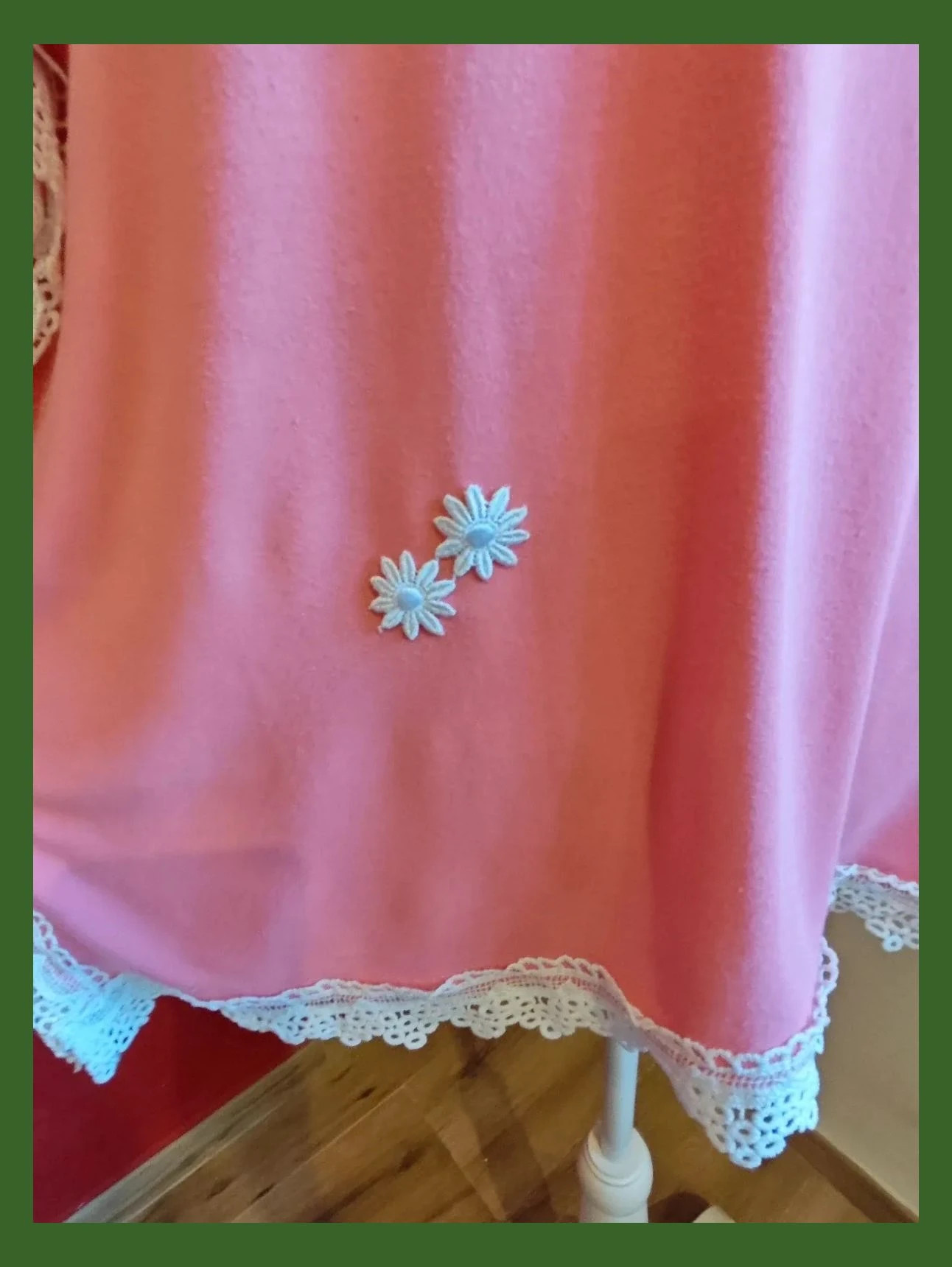 🌺Camisola oversize rosa con crochet blanco en bordes y detalle de margaritas – taille Taille unique 5
