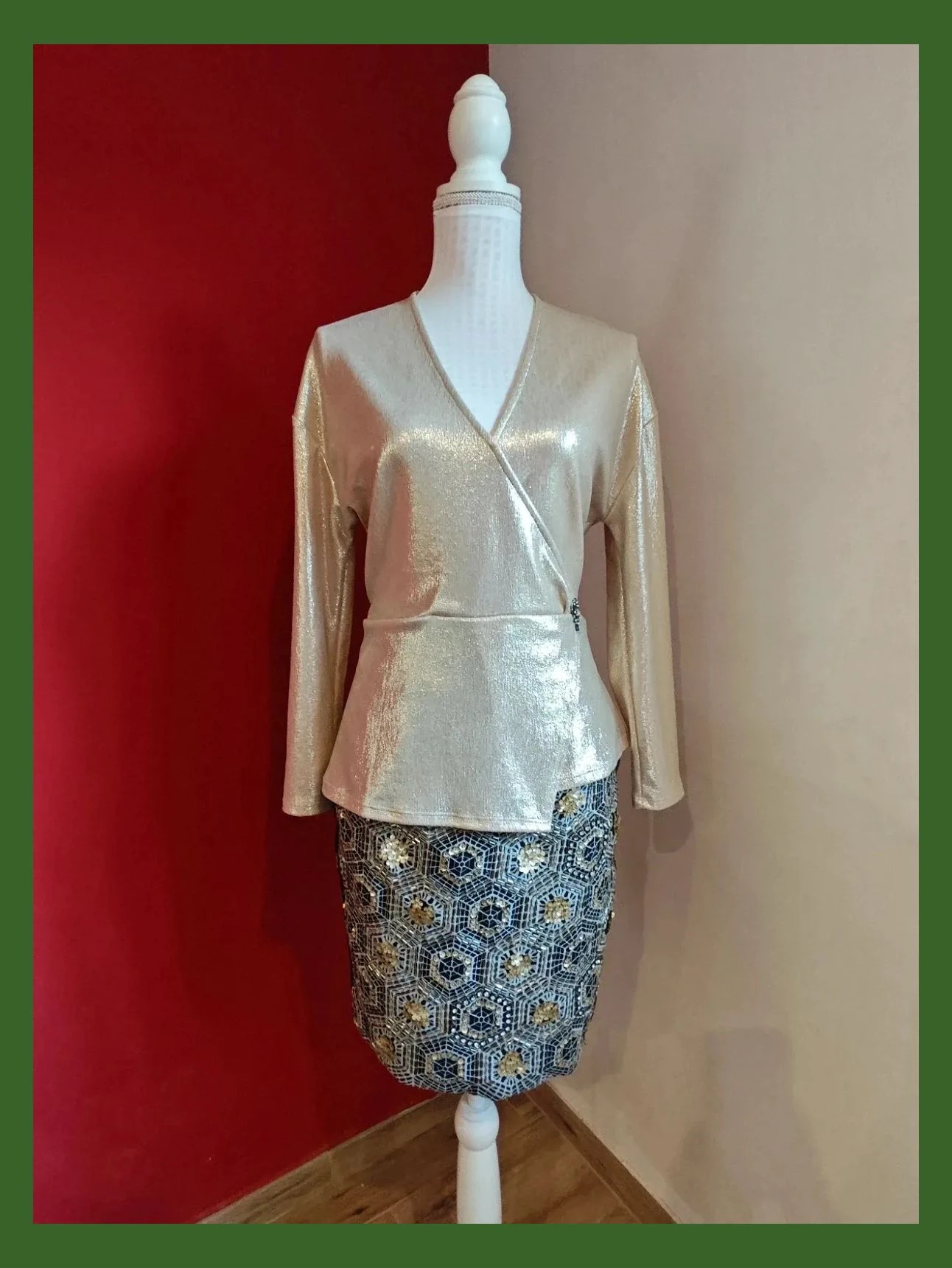 🌺 Precioso y elegante top dorado cruzado con broche de brillantes – Sfera Collection – taille L / 40 / 12 2
