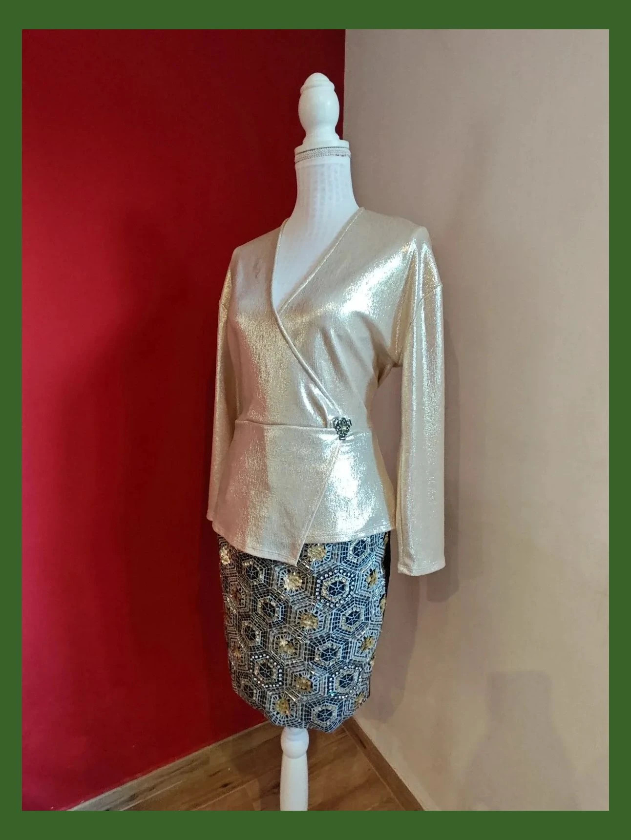 🌺 Precioso y elegante top dorado cruzado con broche de brillantes – Sfera Collection – taille L / 40 / 12 3