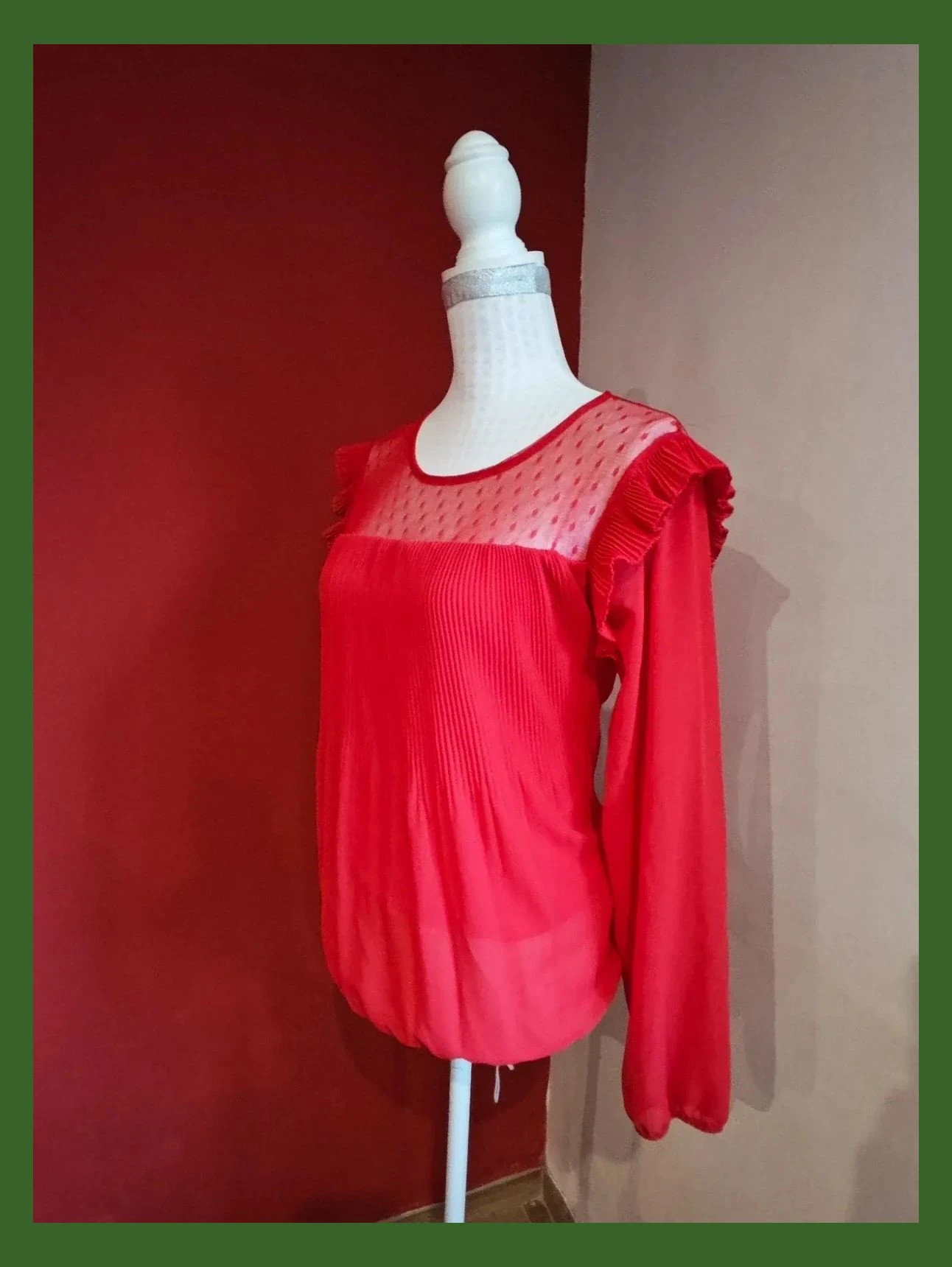 🌺 Preciosísima blusa de gasa roja con tul en escote y plisado en volantitos y pecho – Freestyle – taille L / 40 / 12 2