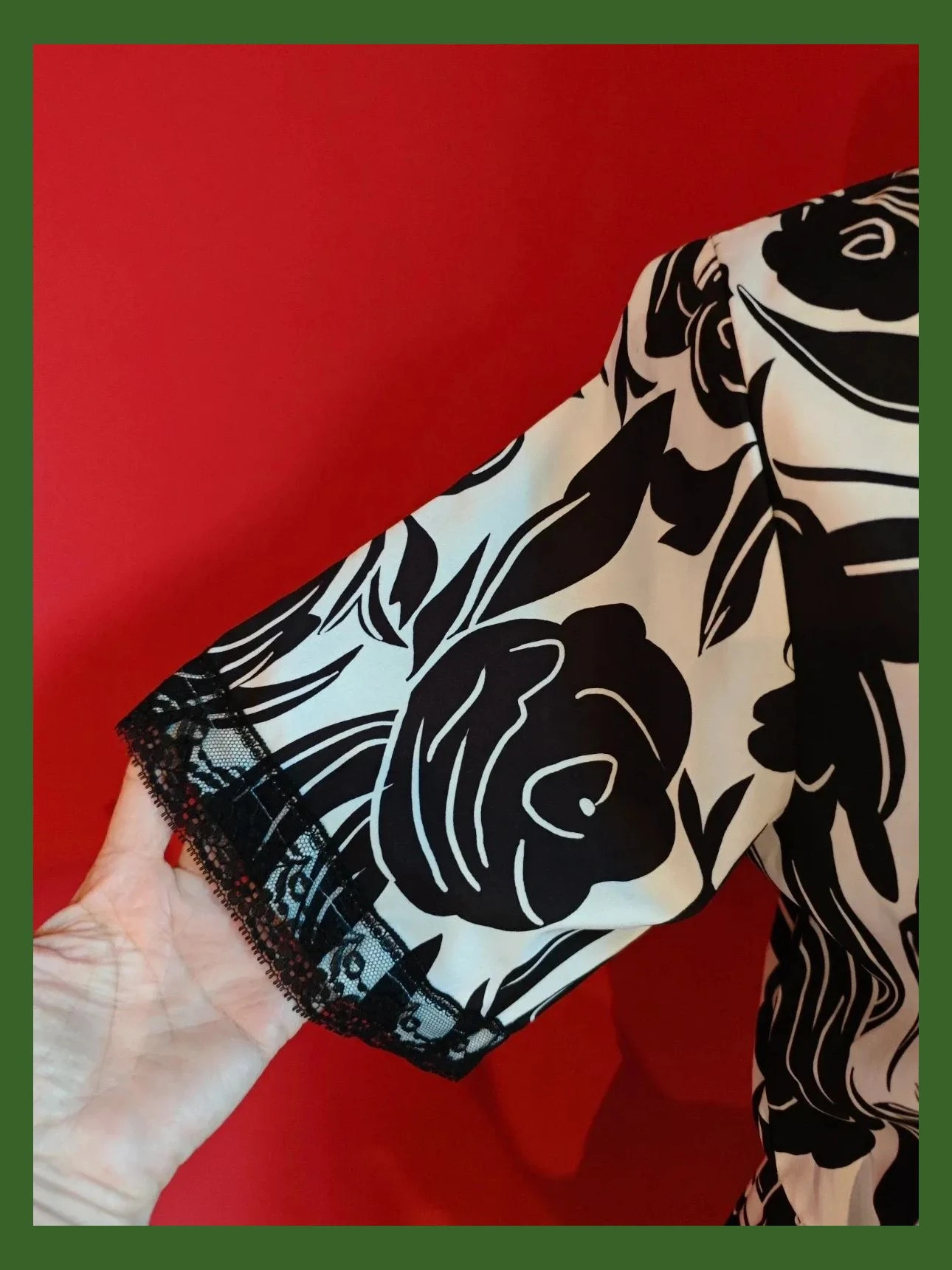 🌺Mono corto tuneado con puntillas y abalorios, estampado negro y blanco de algodón tipo raso – Boutique Italiana – taille M / 38 / 10 4