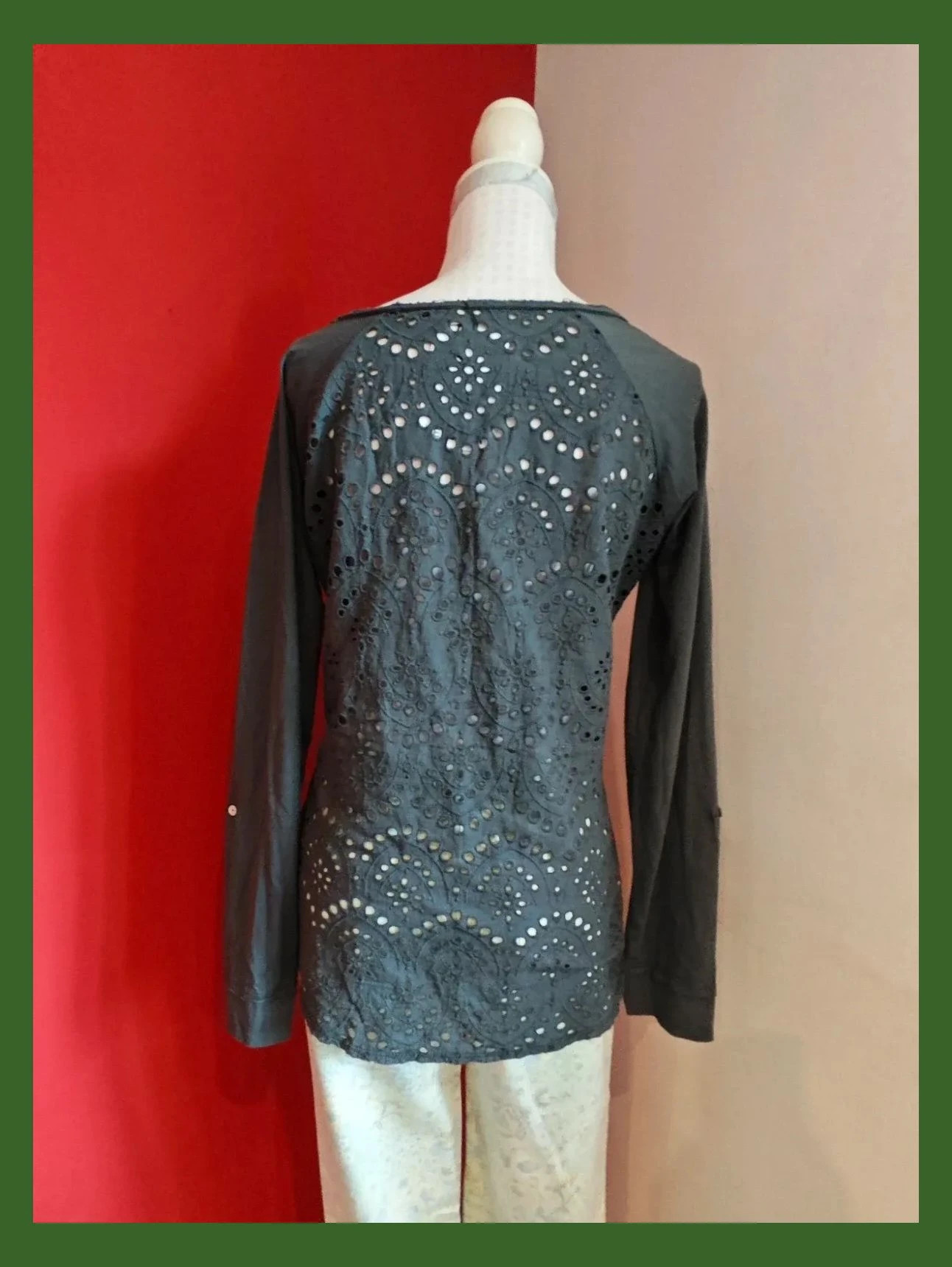 🌺 Camiseta de algodón gris con la parte trasera de bordados troquelados – Uno Piu Uno – taille XL / 42 / 14 4