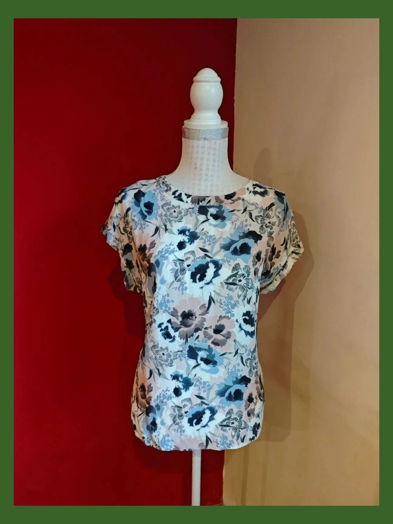 🌺Blusa estampado floral tonos azul, rosa y blanco, talla L
