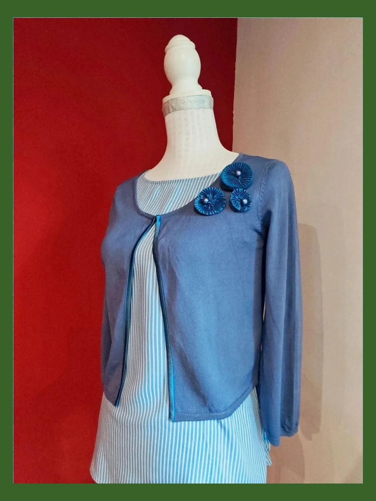🌺Preciosa rebeca cortita de algodón y viscosa con flores rizadas de raso y perlas – Evis – taille S / 36 / 8 2