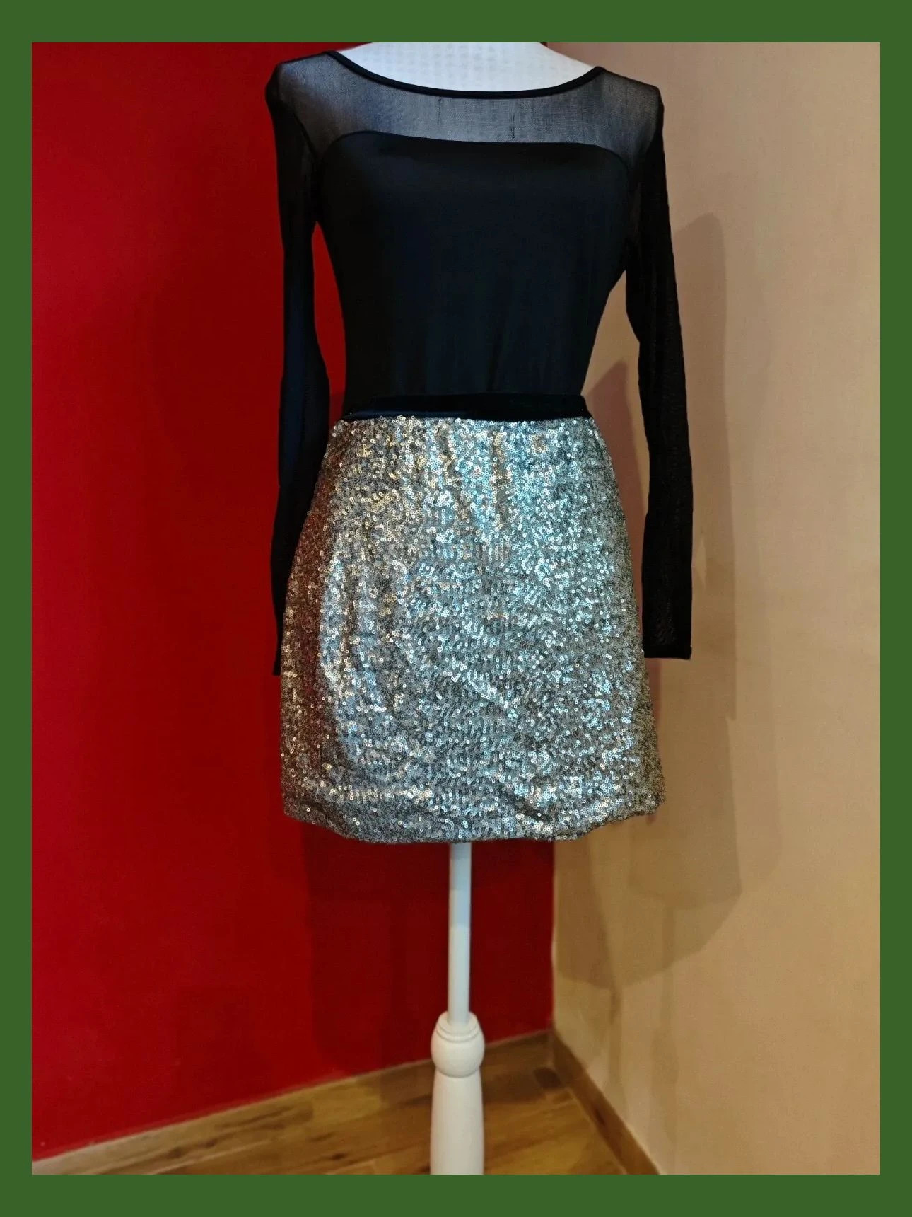 🌺Minifalda de lentejuelas plateadas, de Green Coast, talla 34