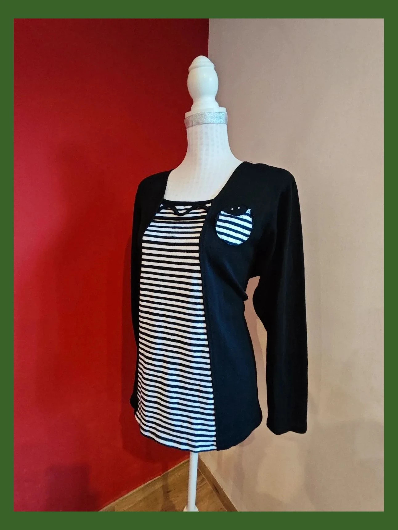 🌺 Bonito jersey negro con pieza central a rayas blancas y negras – taille 5XL / 50 / 22 2