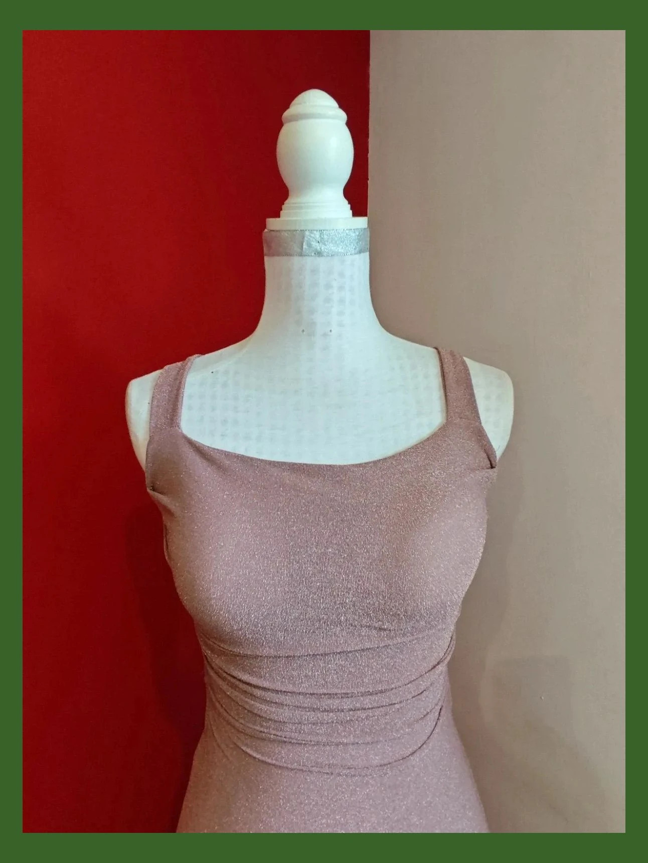 🌺Elegante vestido midi en tono rosado con acabado brillante con espalda descubierta – New Collection – taille S / 36 / 8 4